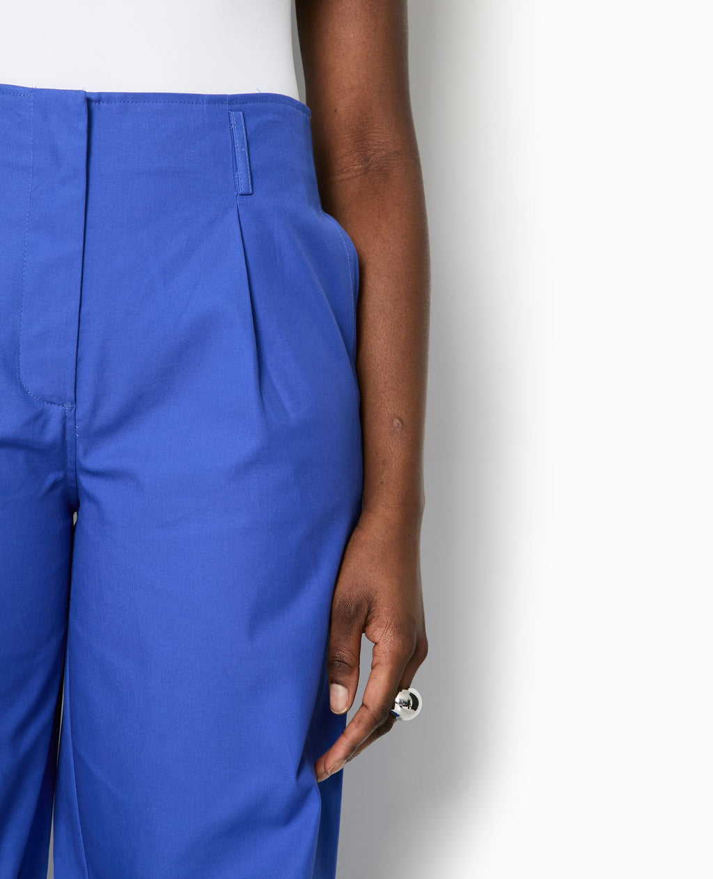 Pantalon en toile taille haute avec pinces