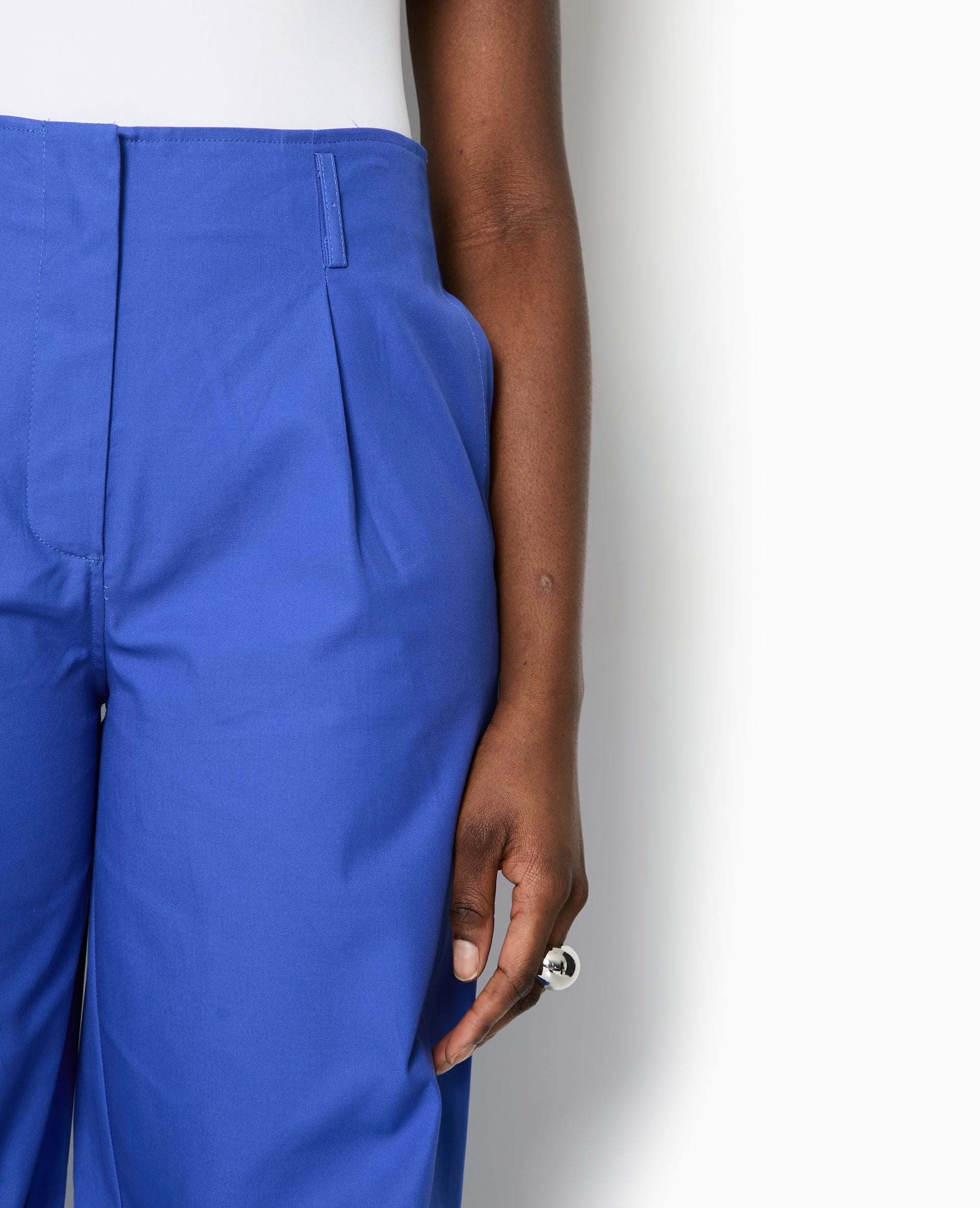 Pantalon en toile taille haute avec pinces