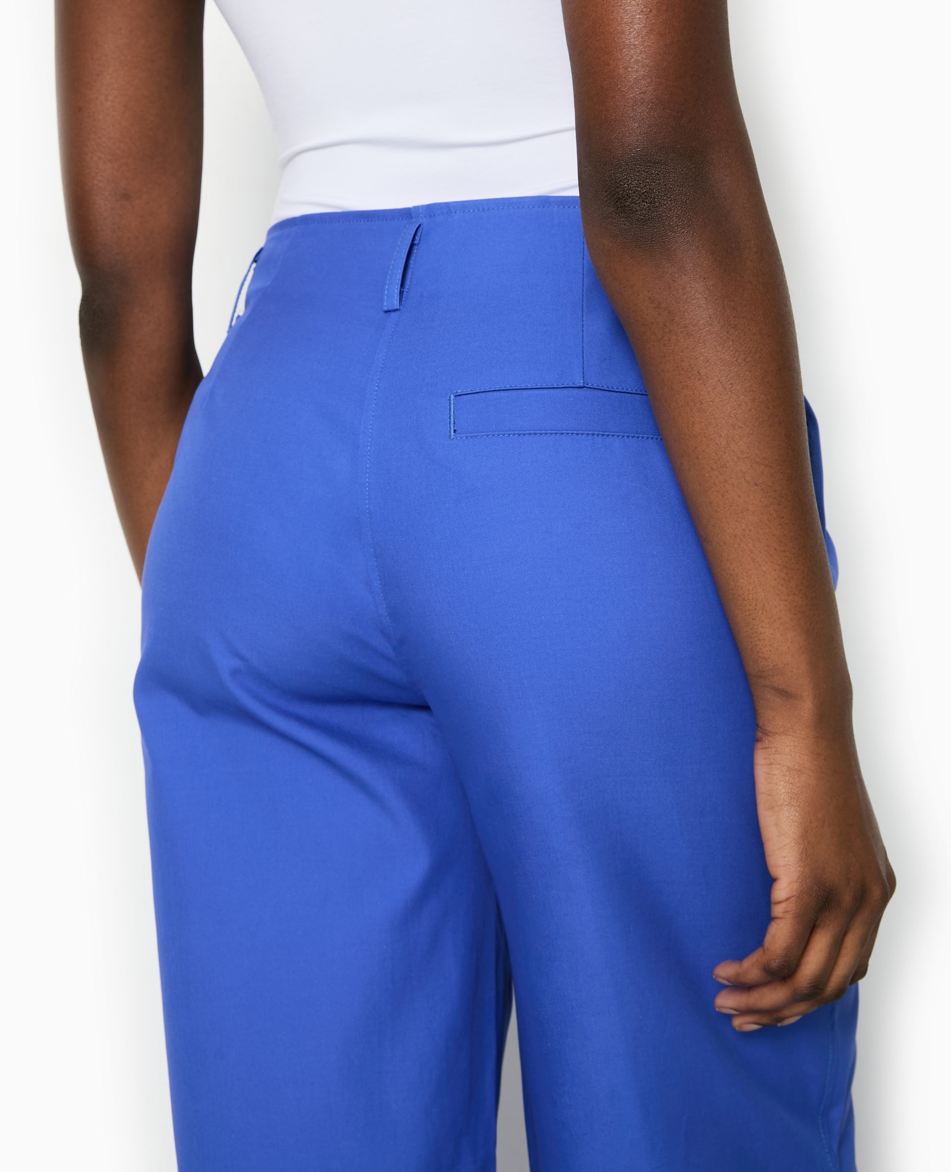 Pantalon en toile taille haute avec pinces