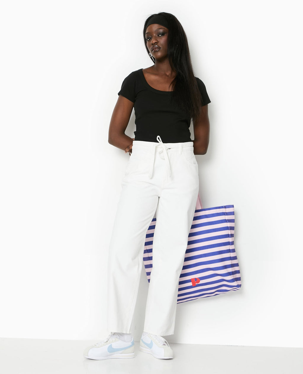 Jean baggy taille basse avec ceinture à nouer