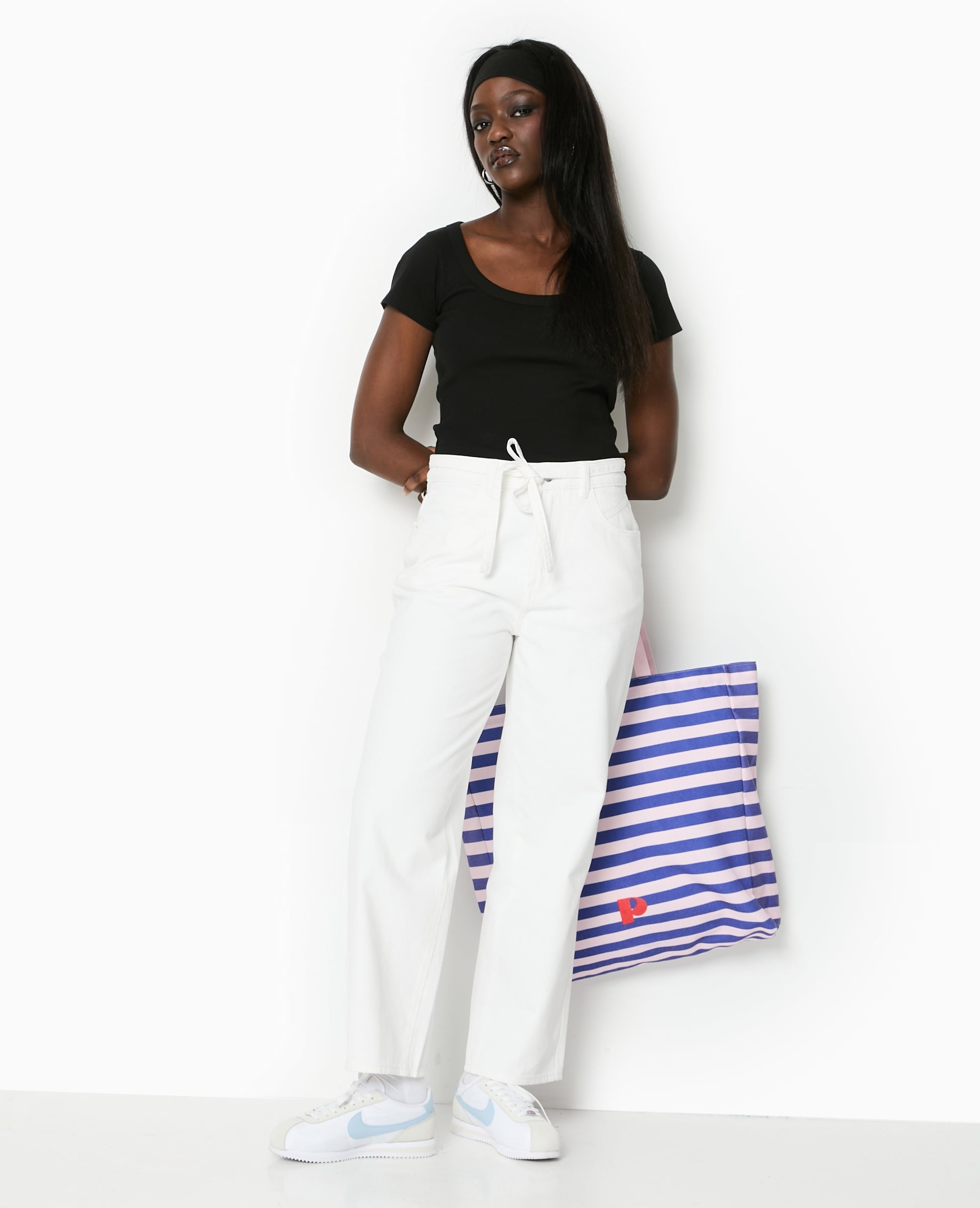 Jean baggy taille basse avec ceinture à nouer