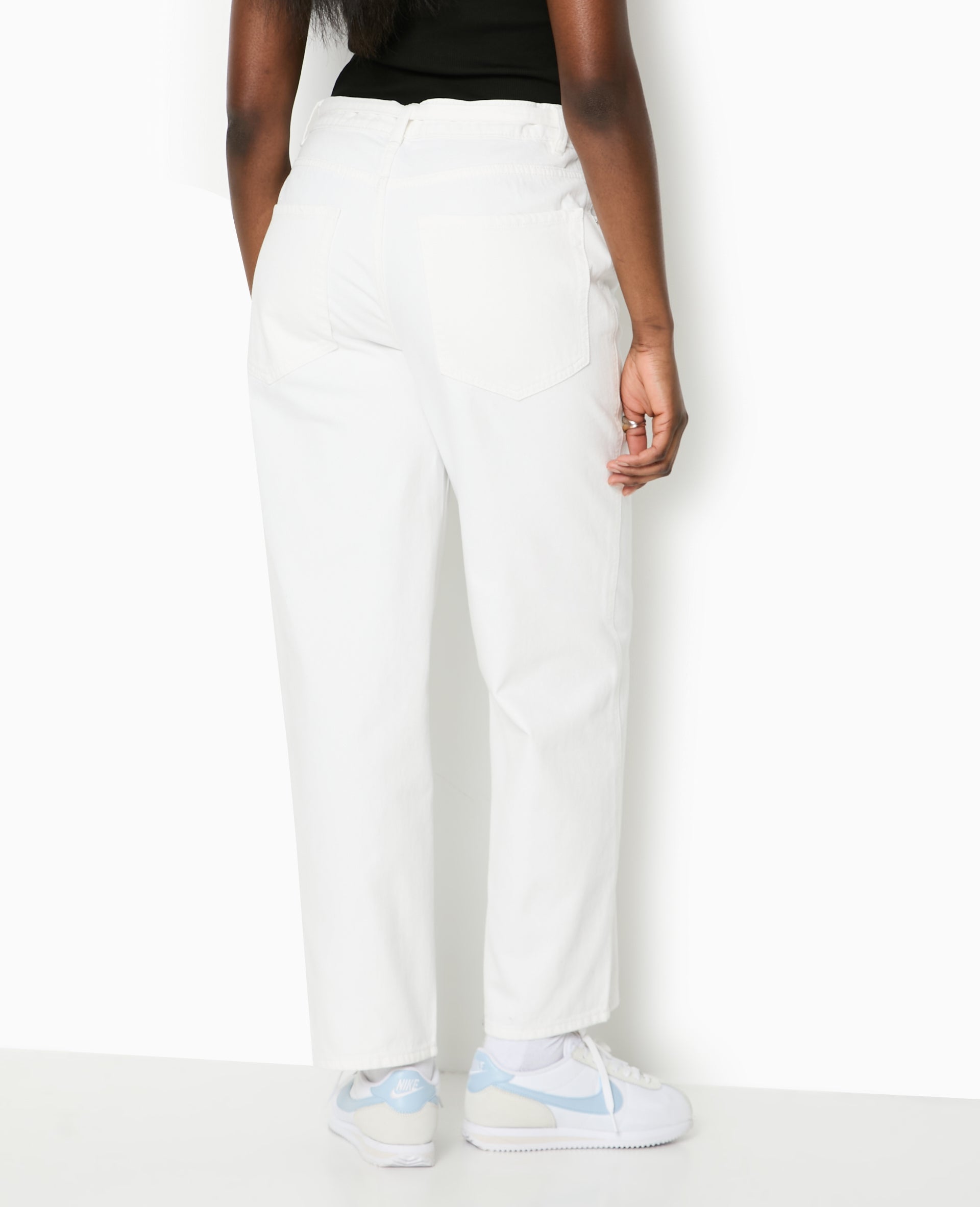 Jean baggy taille basse avec ceinture à nouer