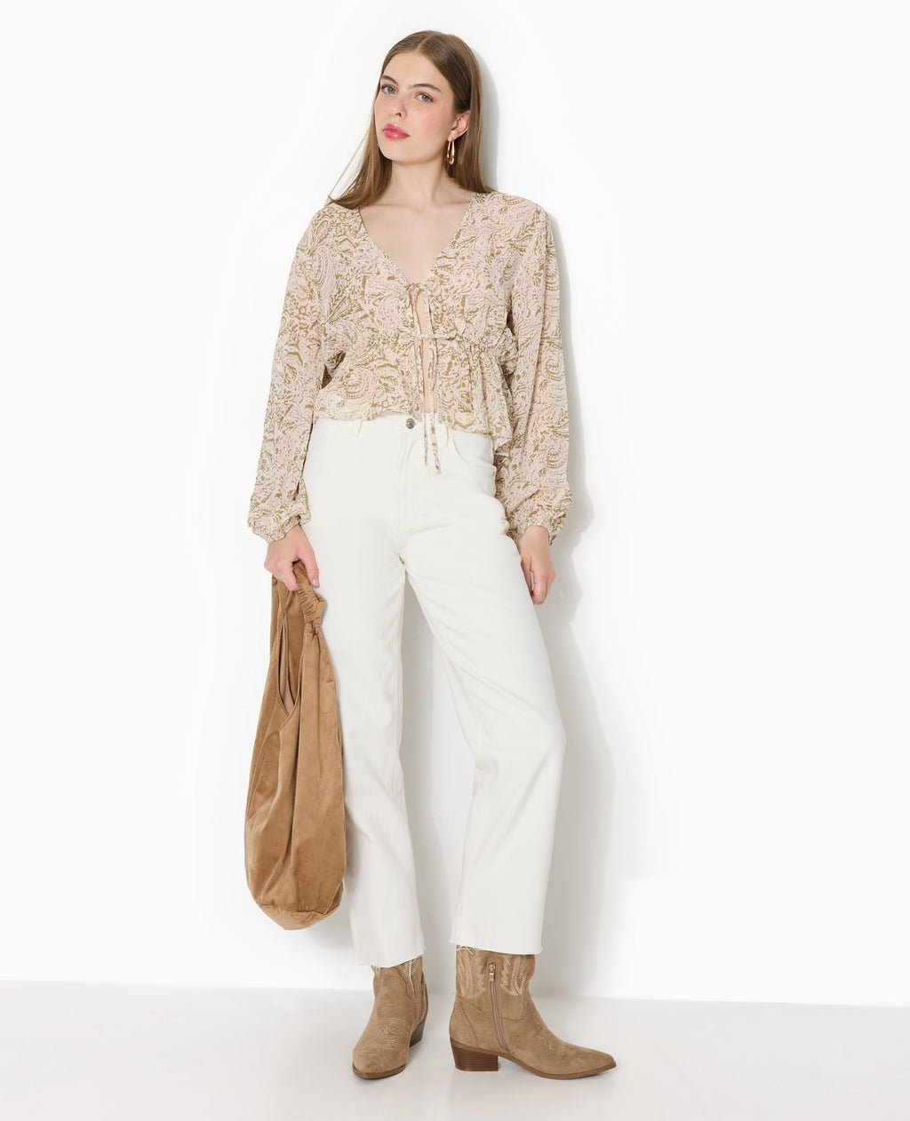 Jean droit taille haute avec bas coupés