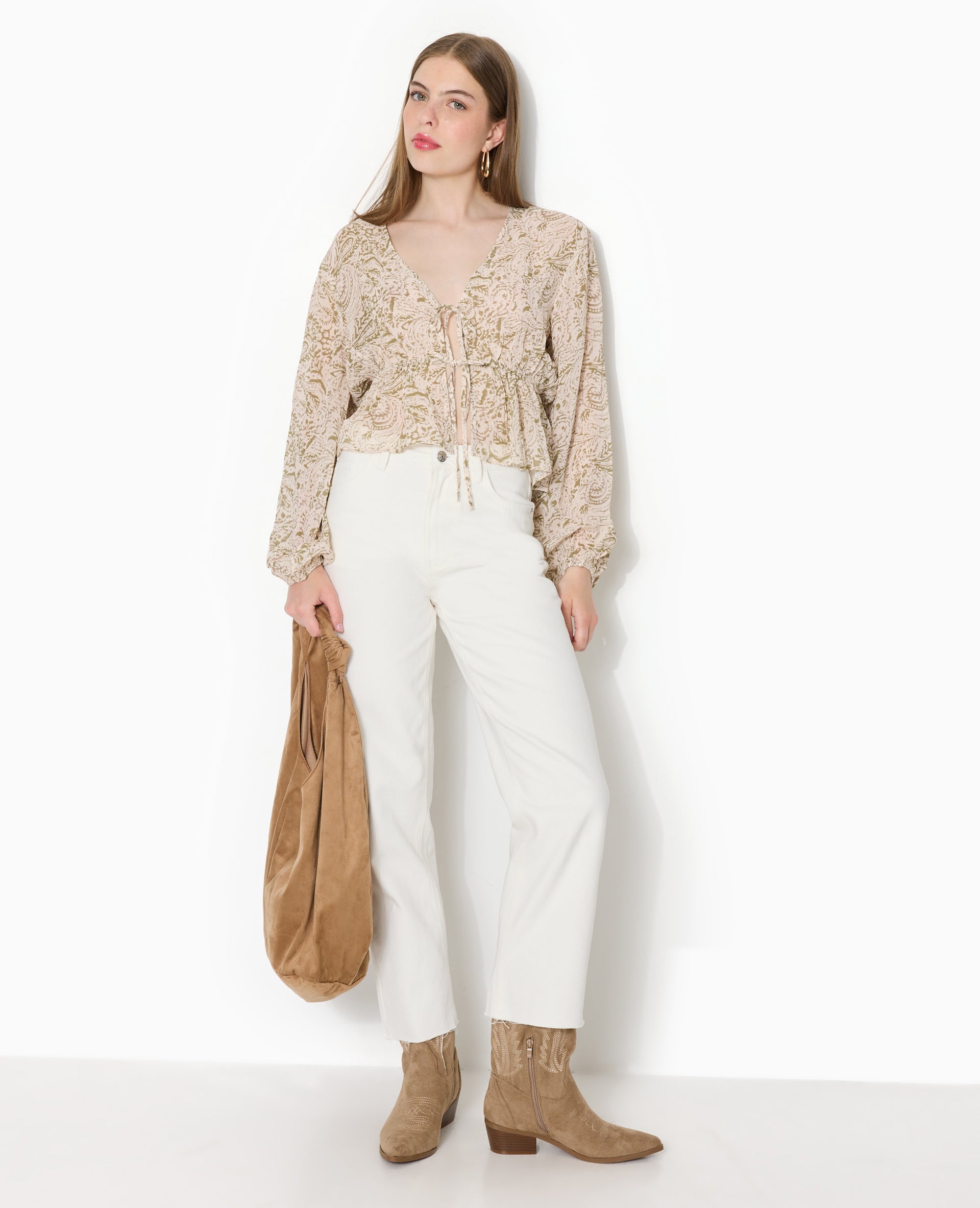 Jean droit taille haute avec bas coupés