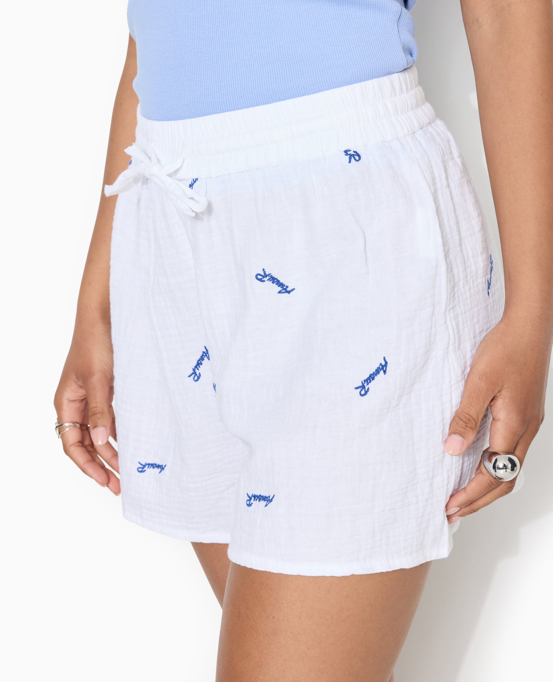 Short en gaze de coton avec broderies Amour