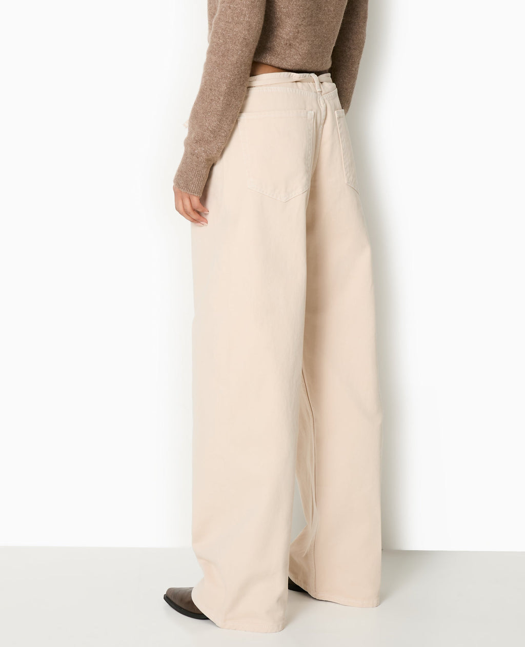 Jean droit taille basse avec ceinture à nouer