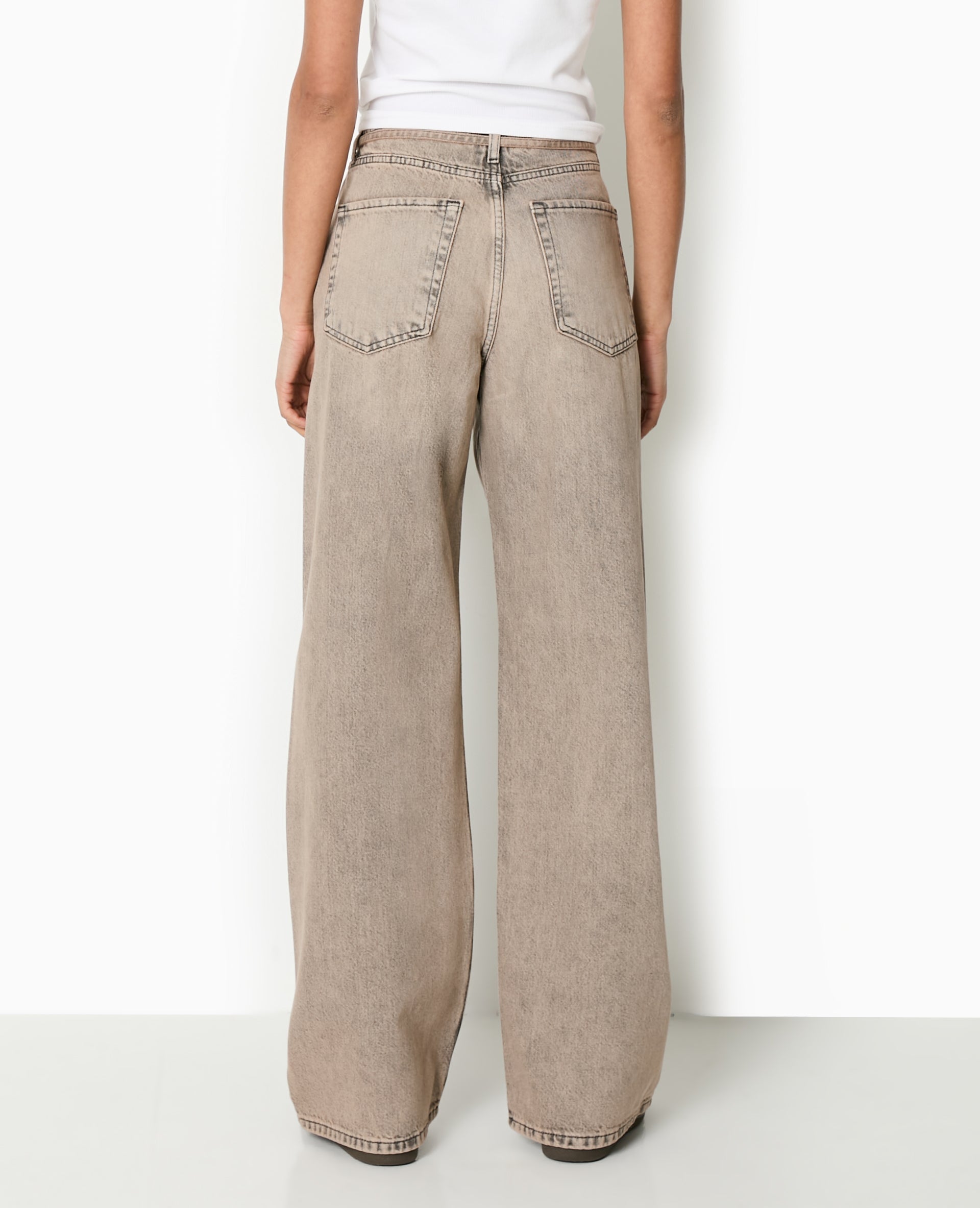 Jean droit taille basse avec ceinture à nouer