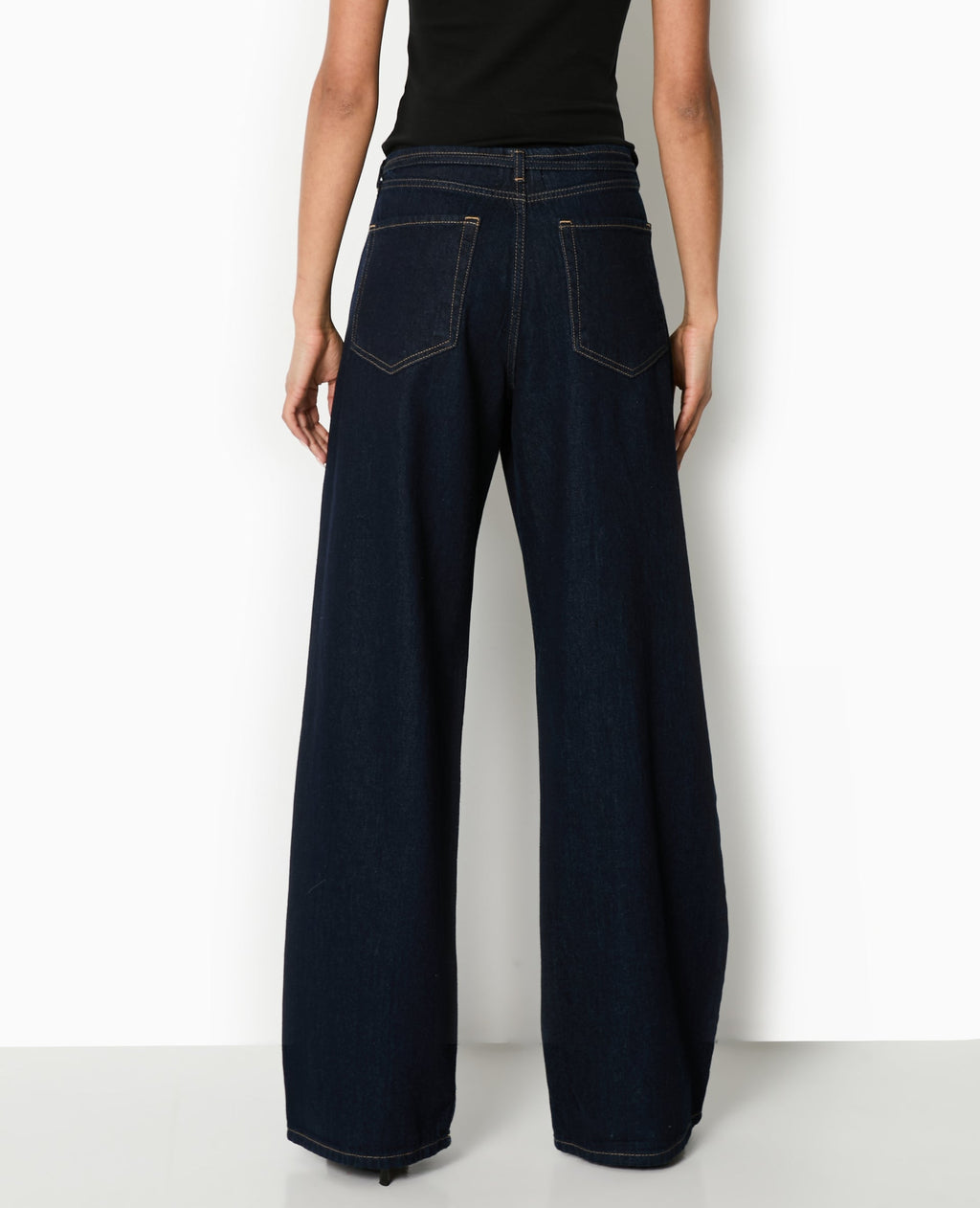 Jean droit taille basse avec ceinture à nouer