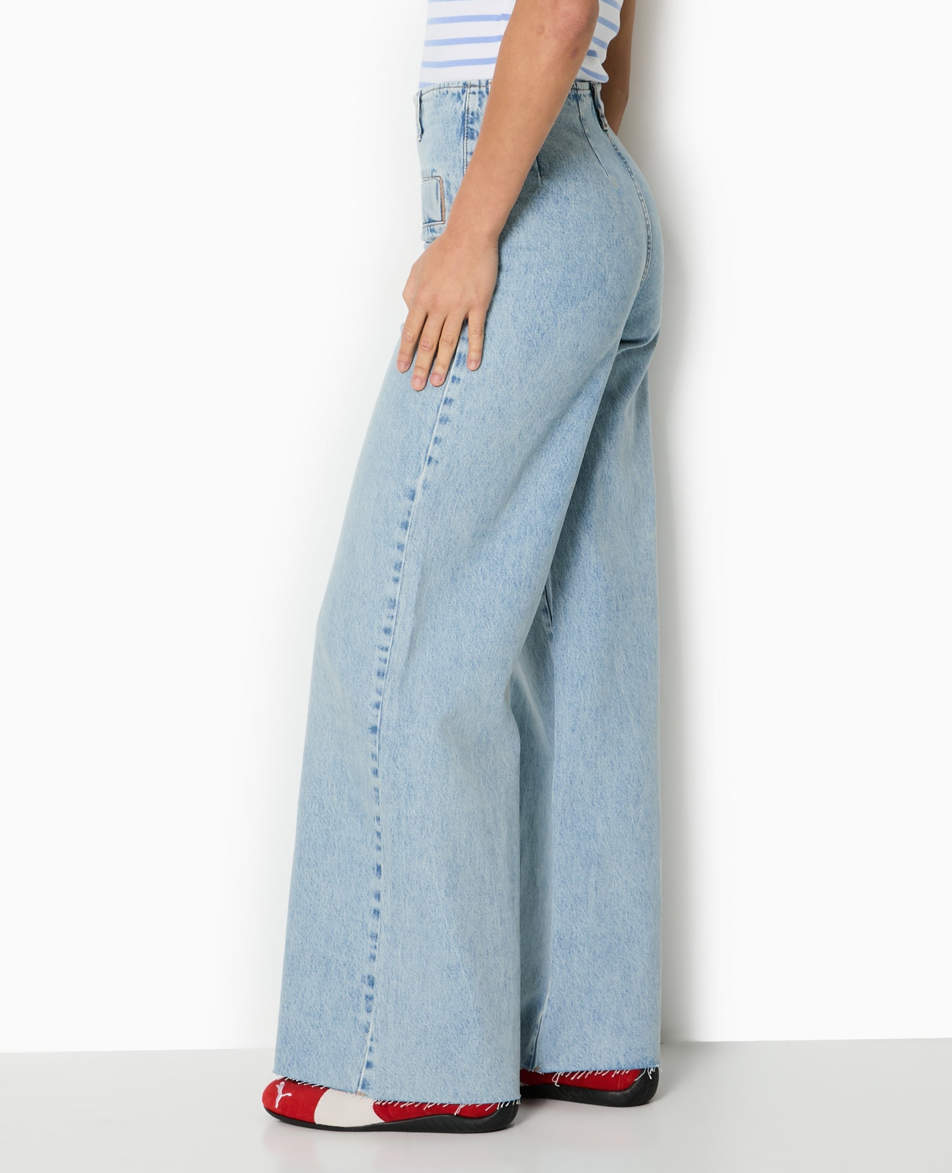 Jean droit taille haute fausses poches devant