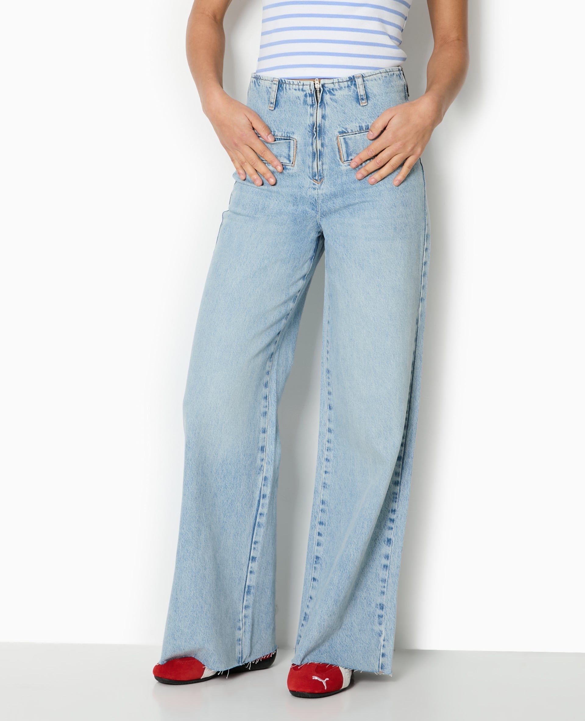 Jean droit taille haute fausses poches devant