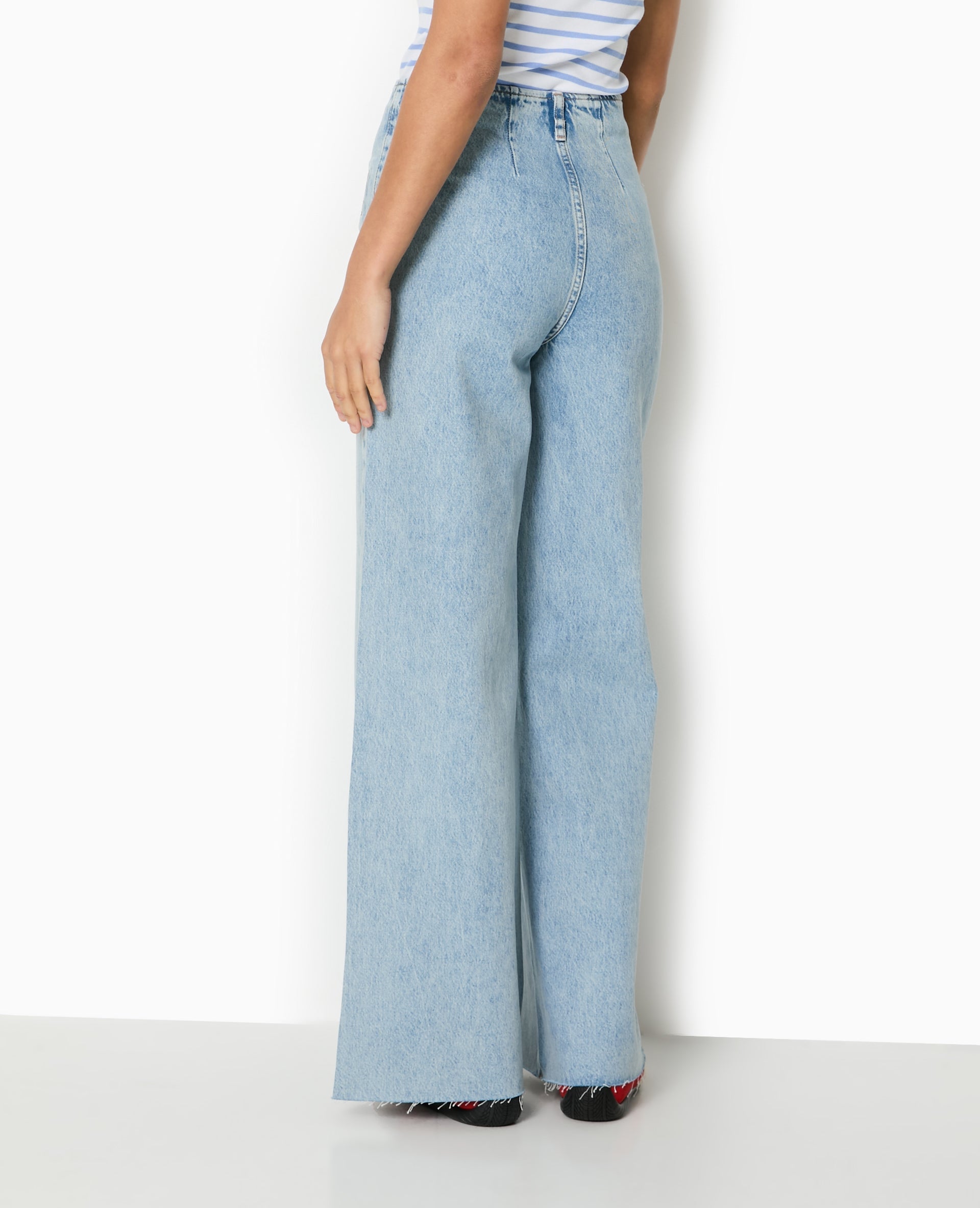 Jean droit taille haute fausses poches devant