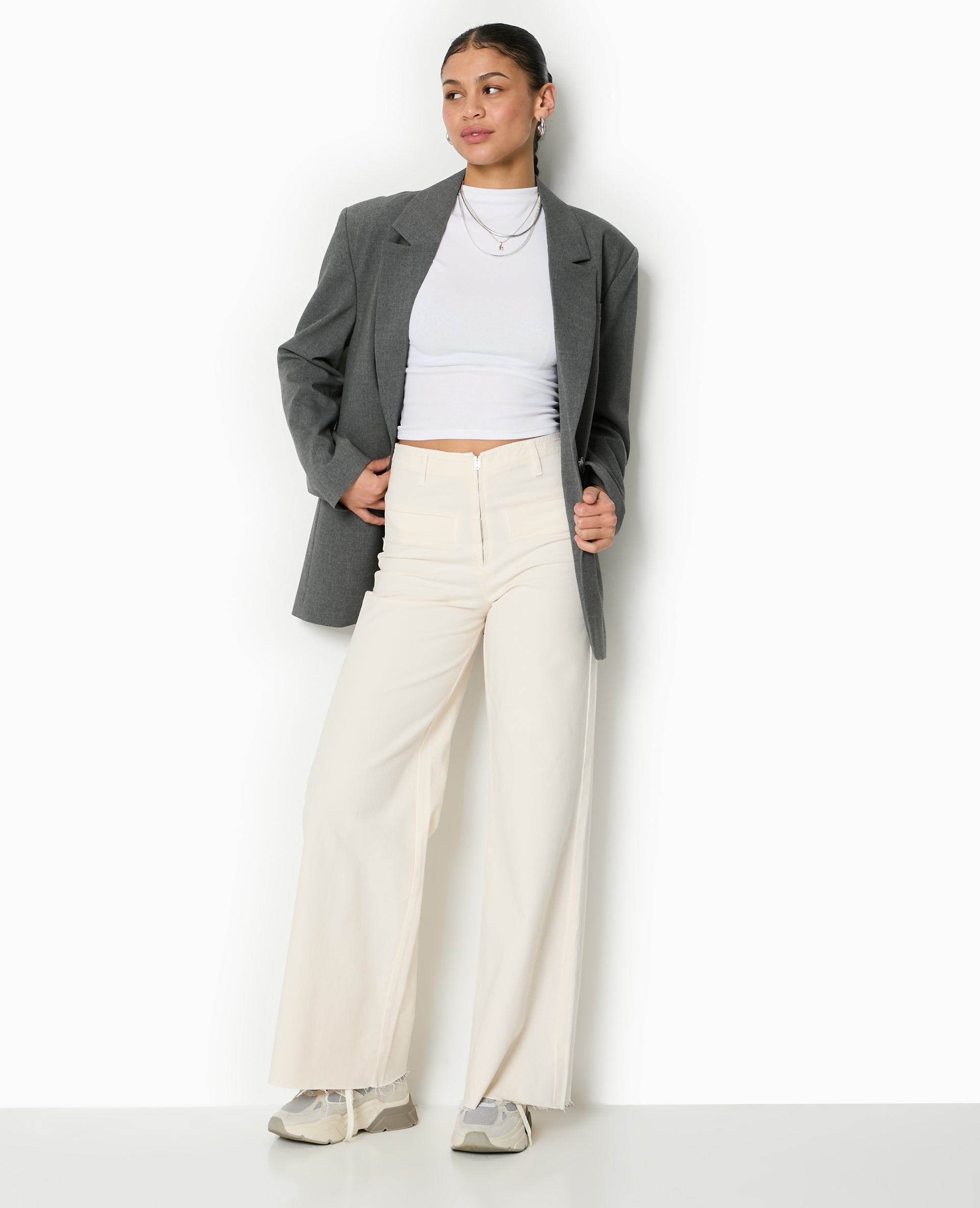 Jean droit taille haute fausses poches devant