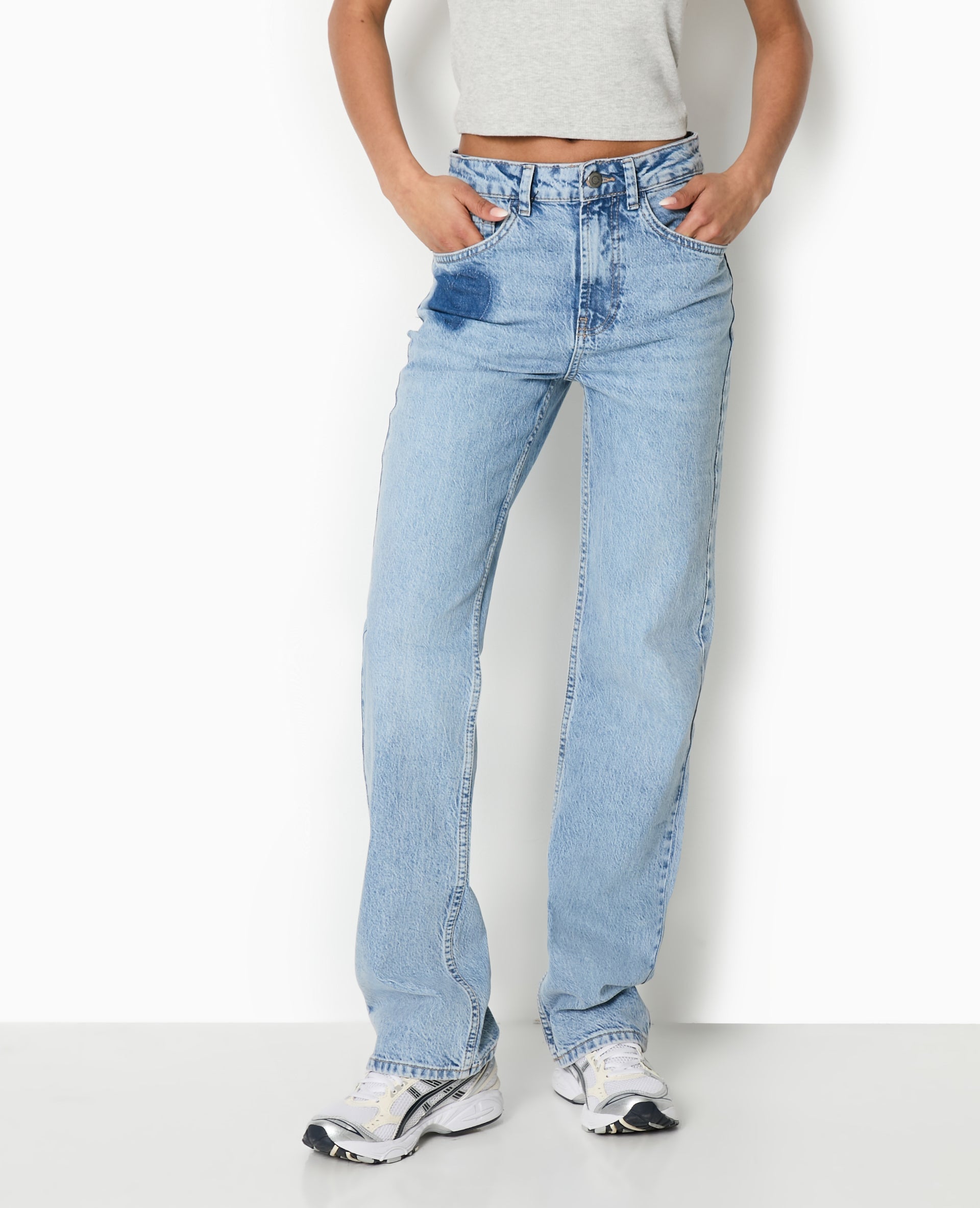 Jean droit taille haute avec cœurs