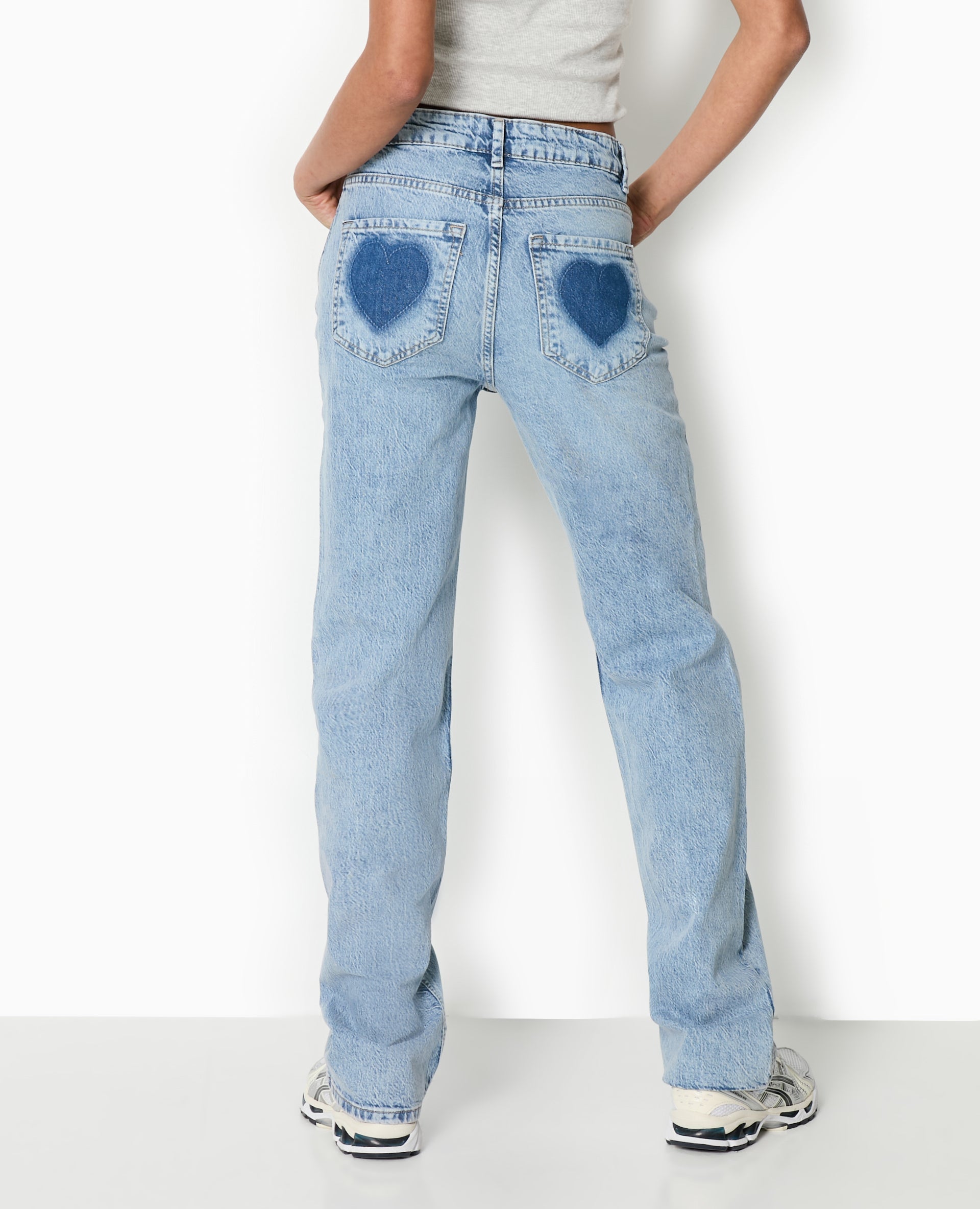 Jean droit taille haute avec cœurs