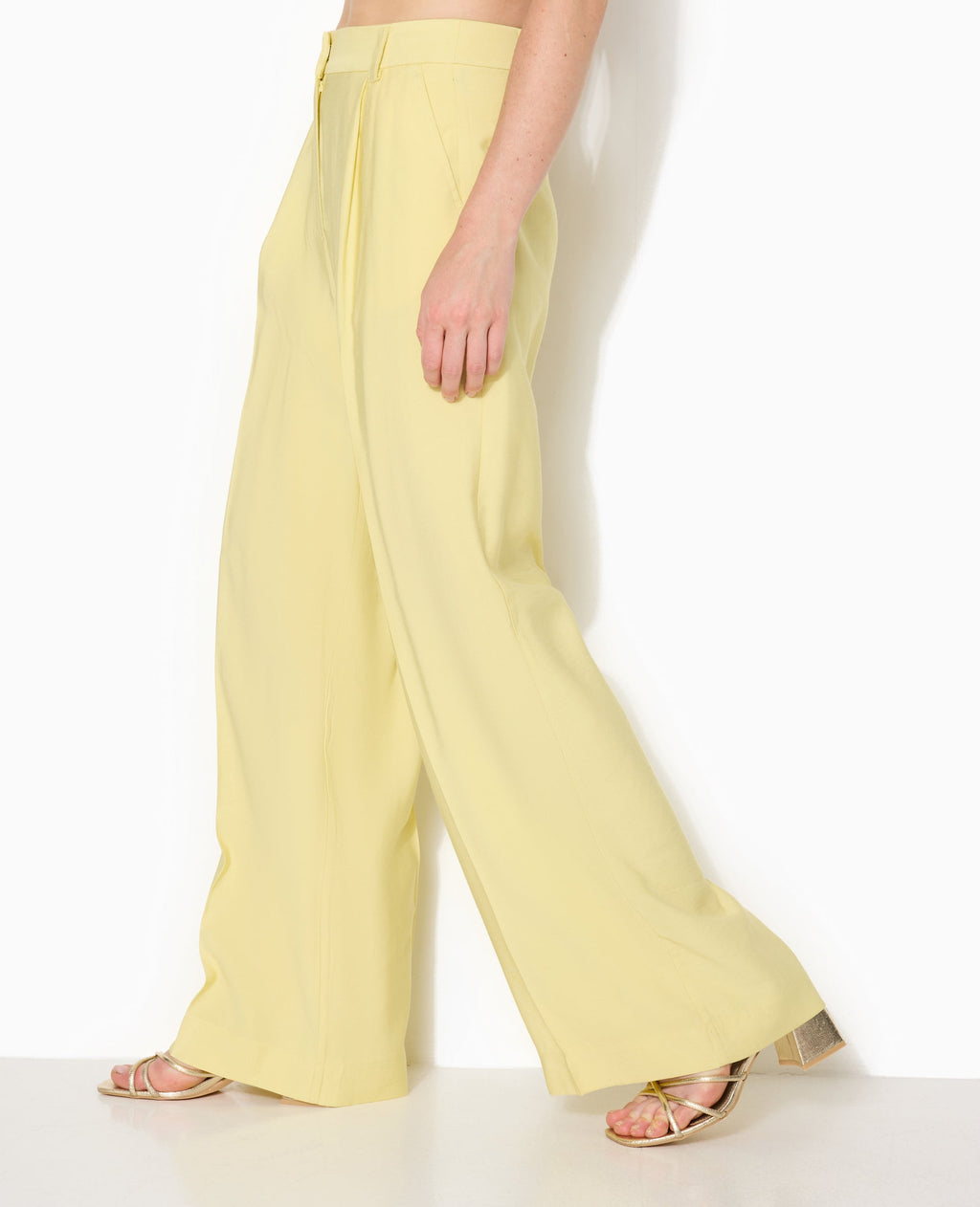 Pantalon large et droite en tissu fluide