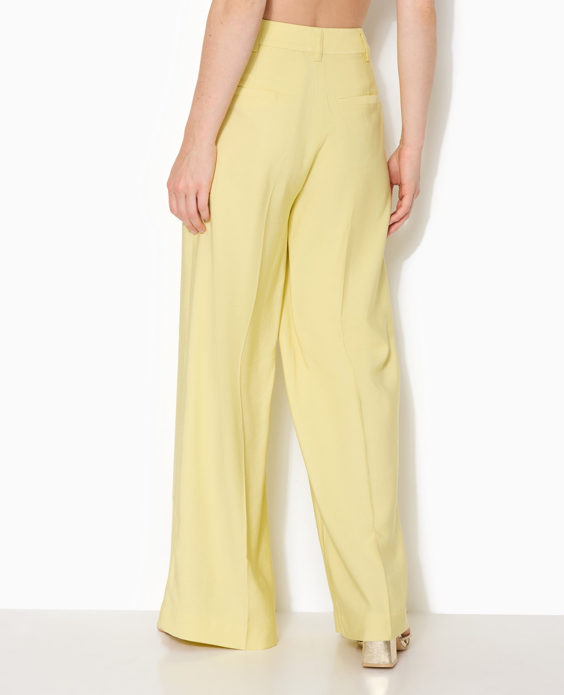 Pantalon large et droite en tissu fluide