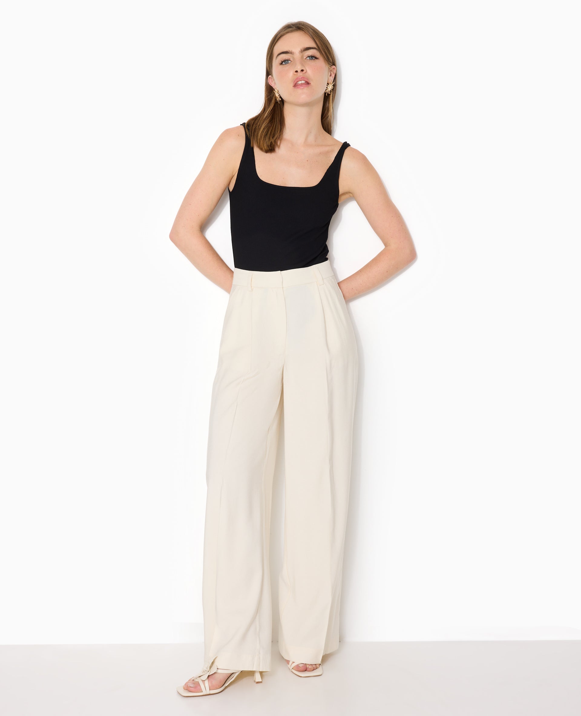 Pantalon large et droite en tissu fluide
