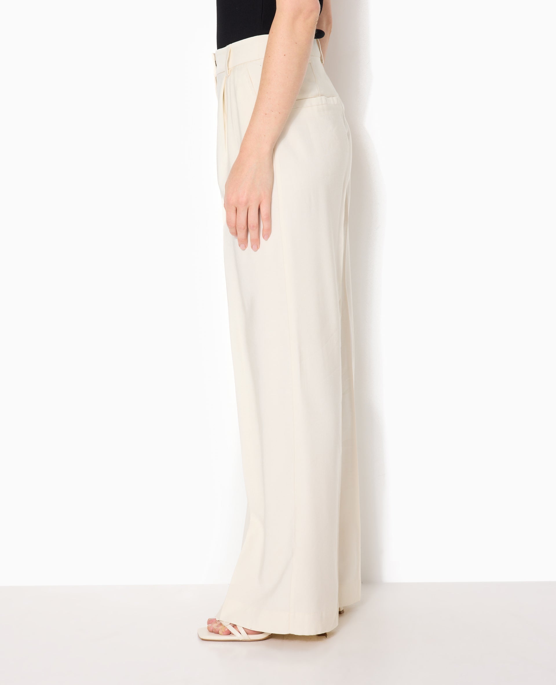 Pantalon large et droite en tissu fluide