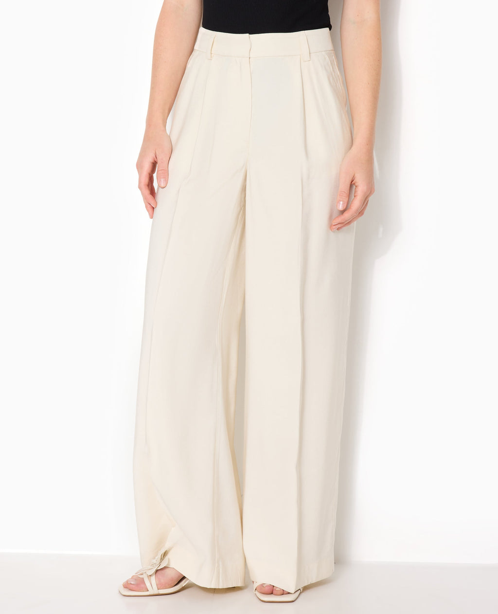 Pantalon large et droite en tissu fluide