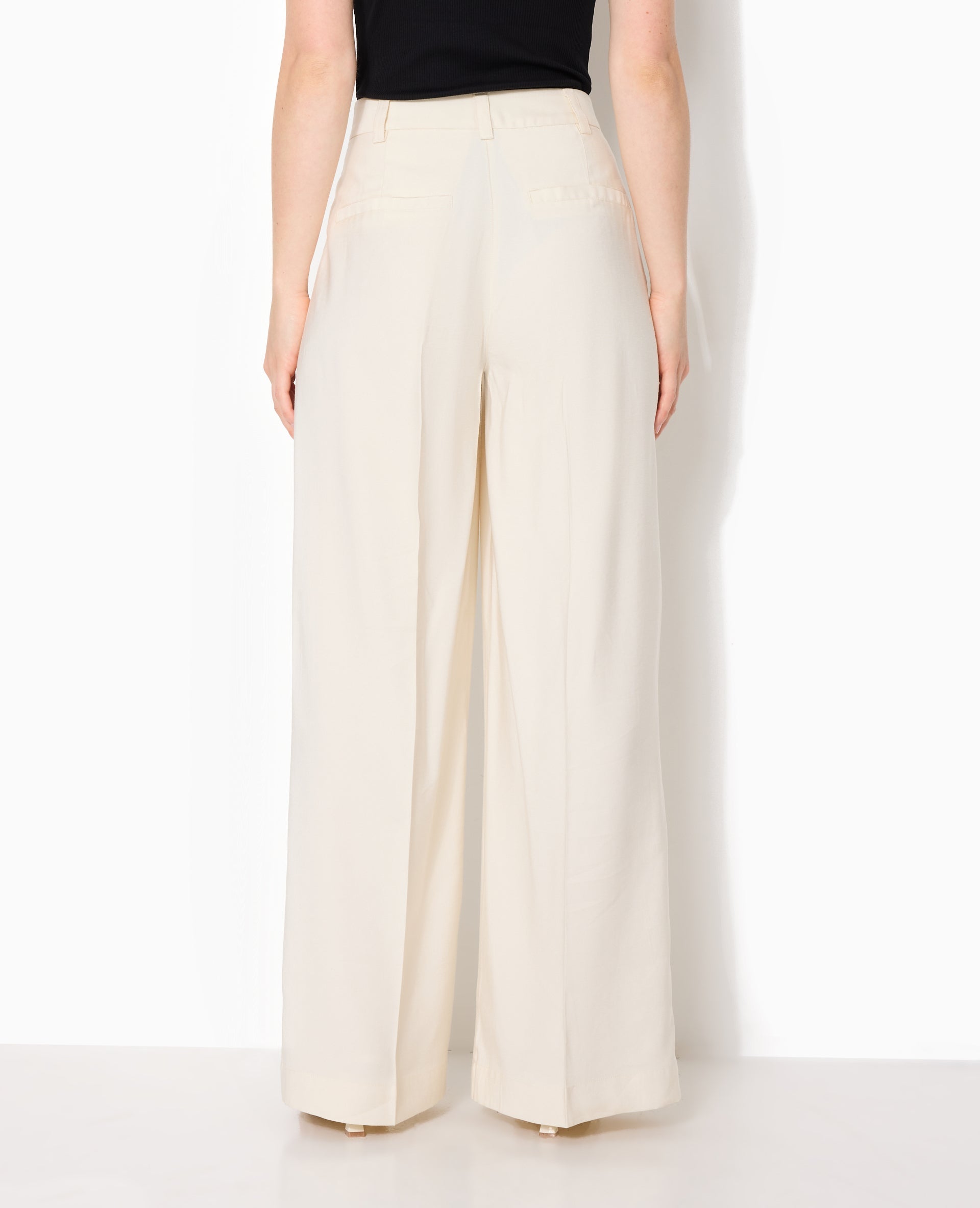 Pantalon large et droite en tissu fluide