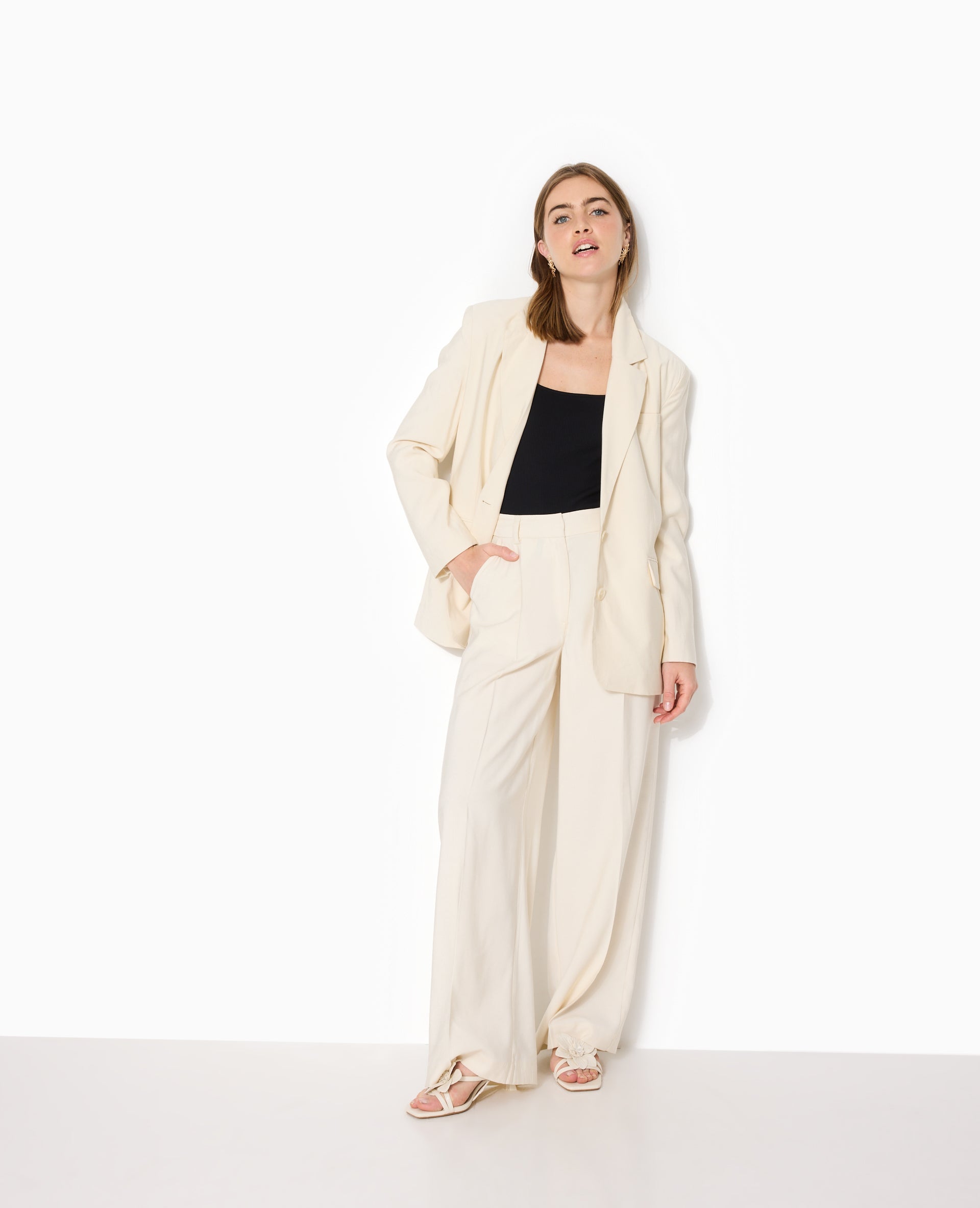 Pantalon large et droite en tissu fluide