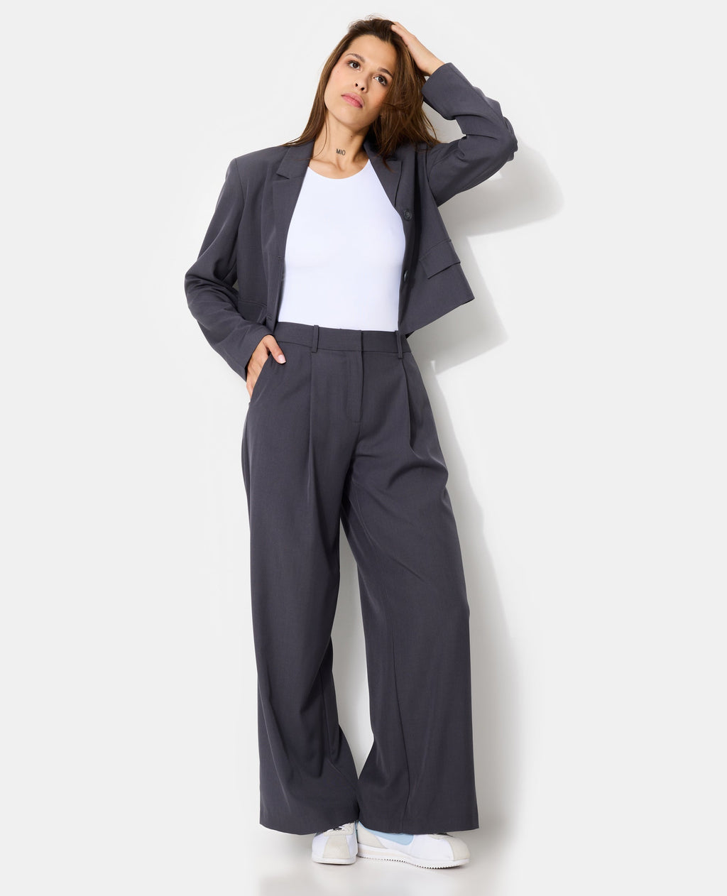 Pantalon large et droit avec pinces