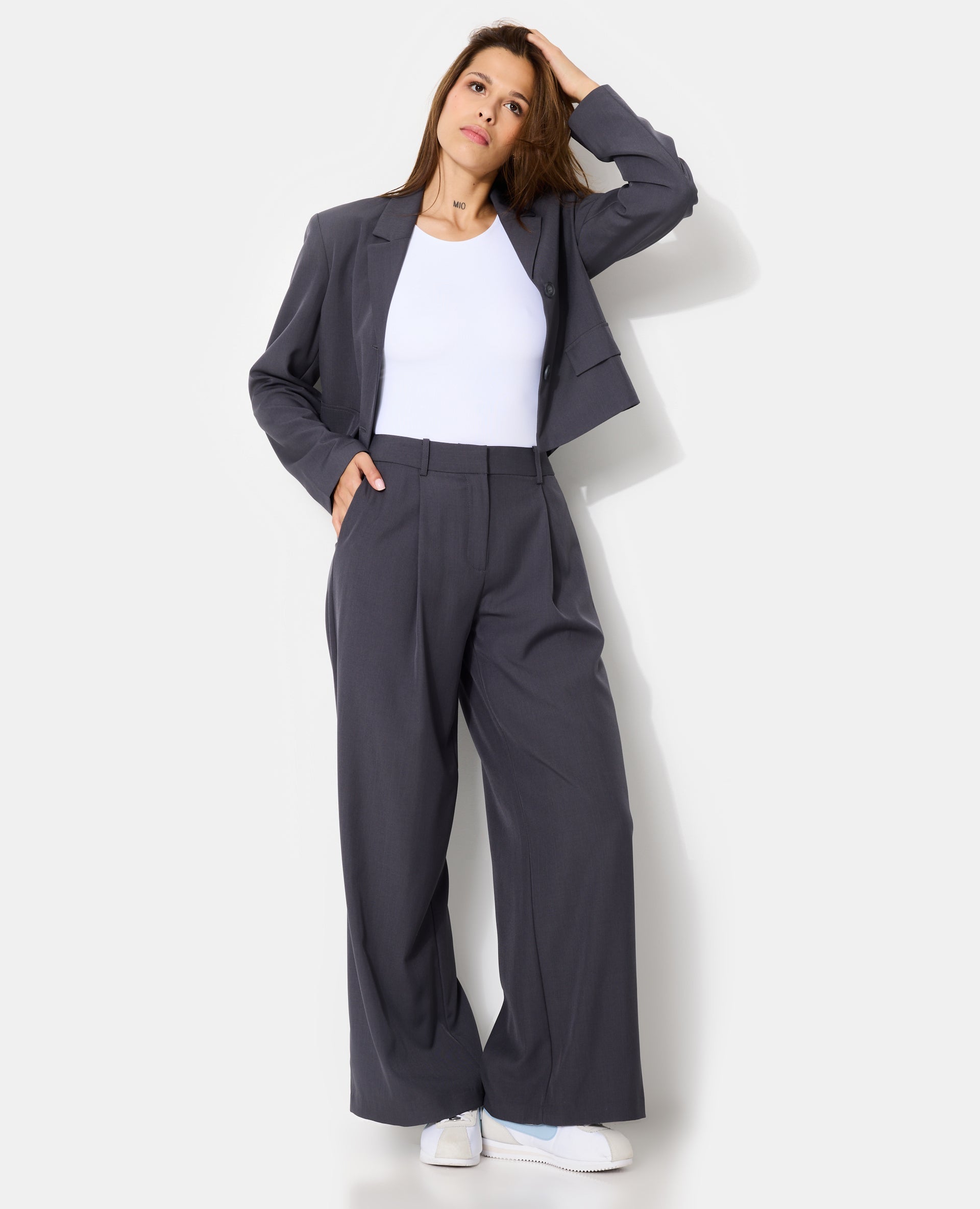 Pantalon large et droit avec pinces
