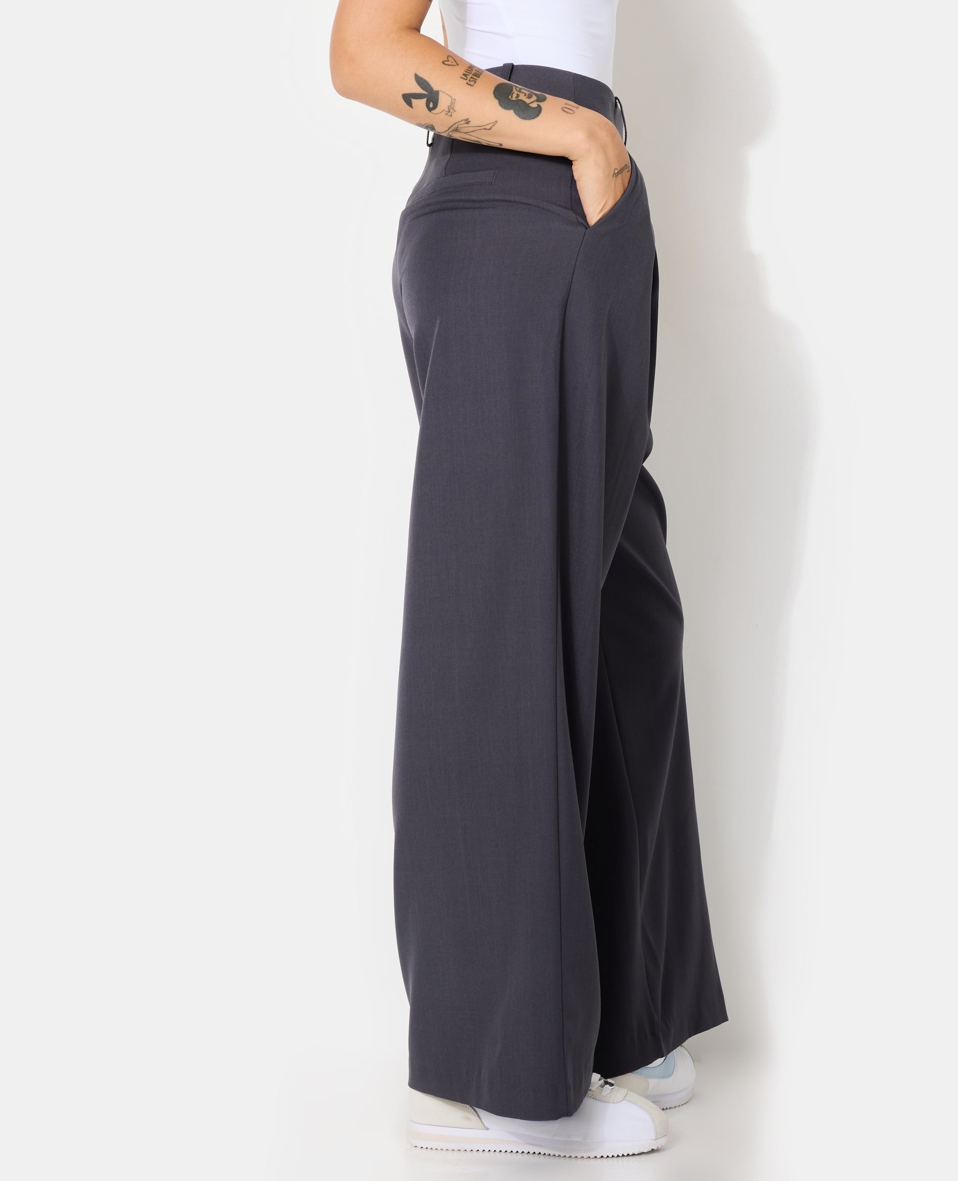 Pantalon large et droit avec pinces