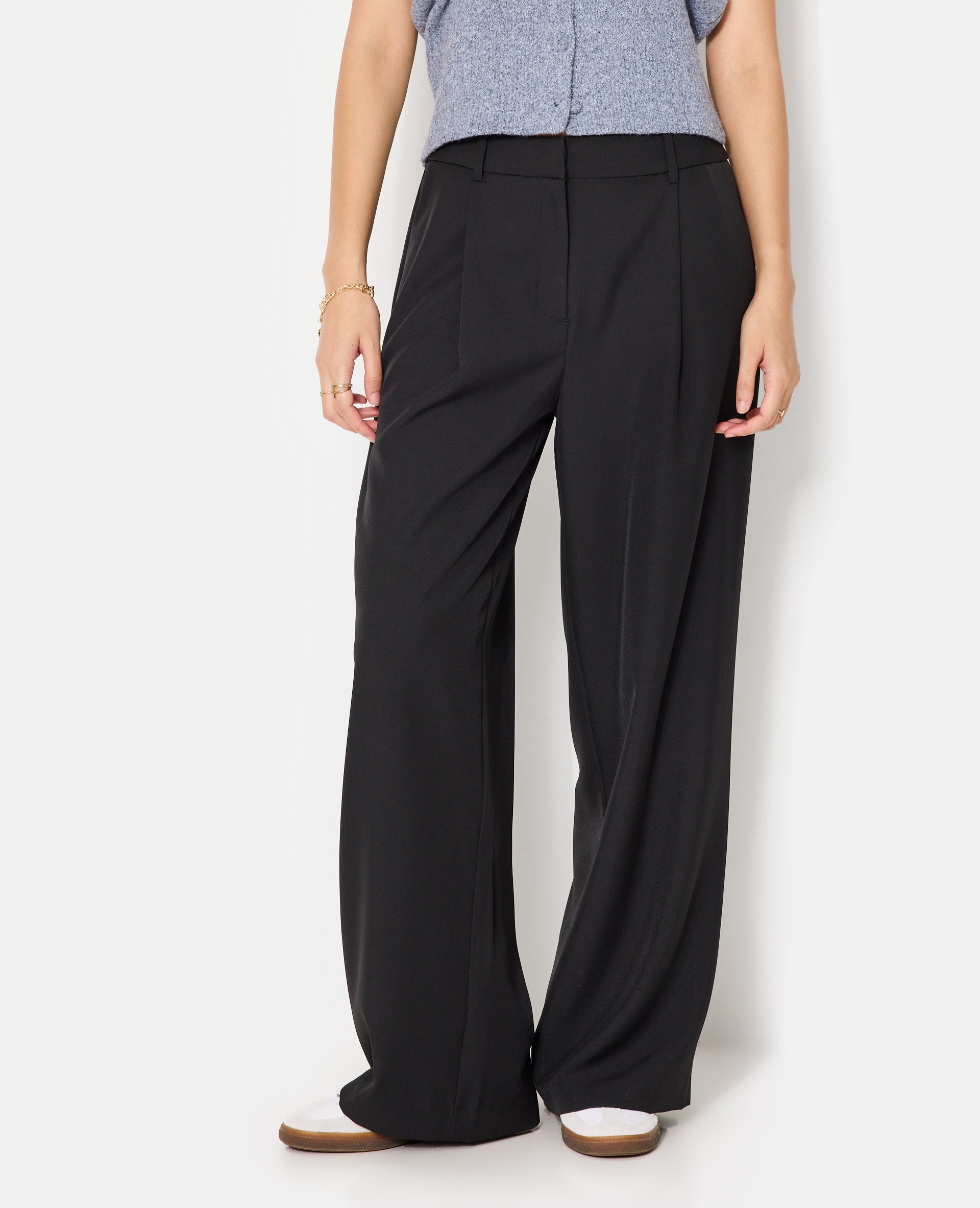 Pantalon large et droit avec pinces
