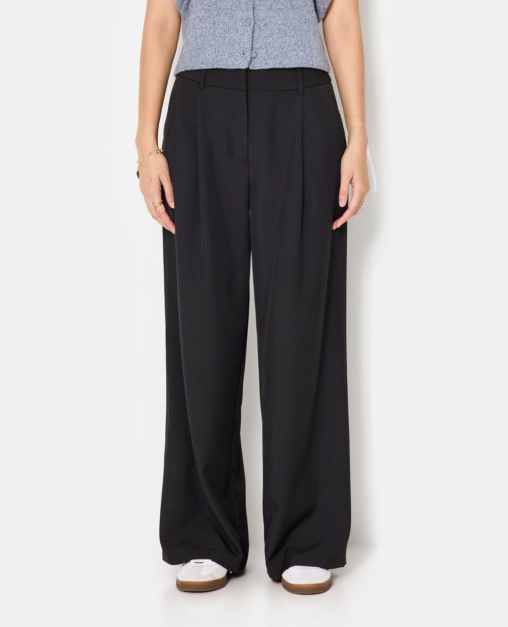 Pantalon large et droit avec pinces
