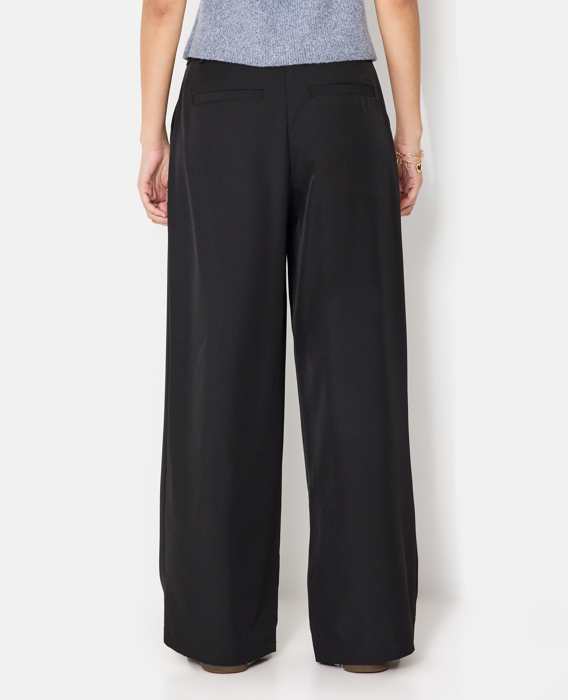 Pantalon large et droit avec pinces