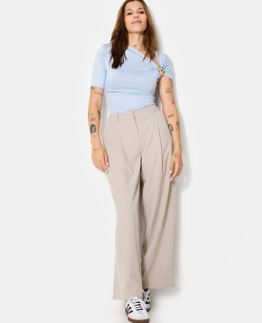 Pantalon large et droit avec pinces