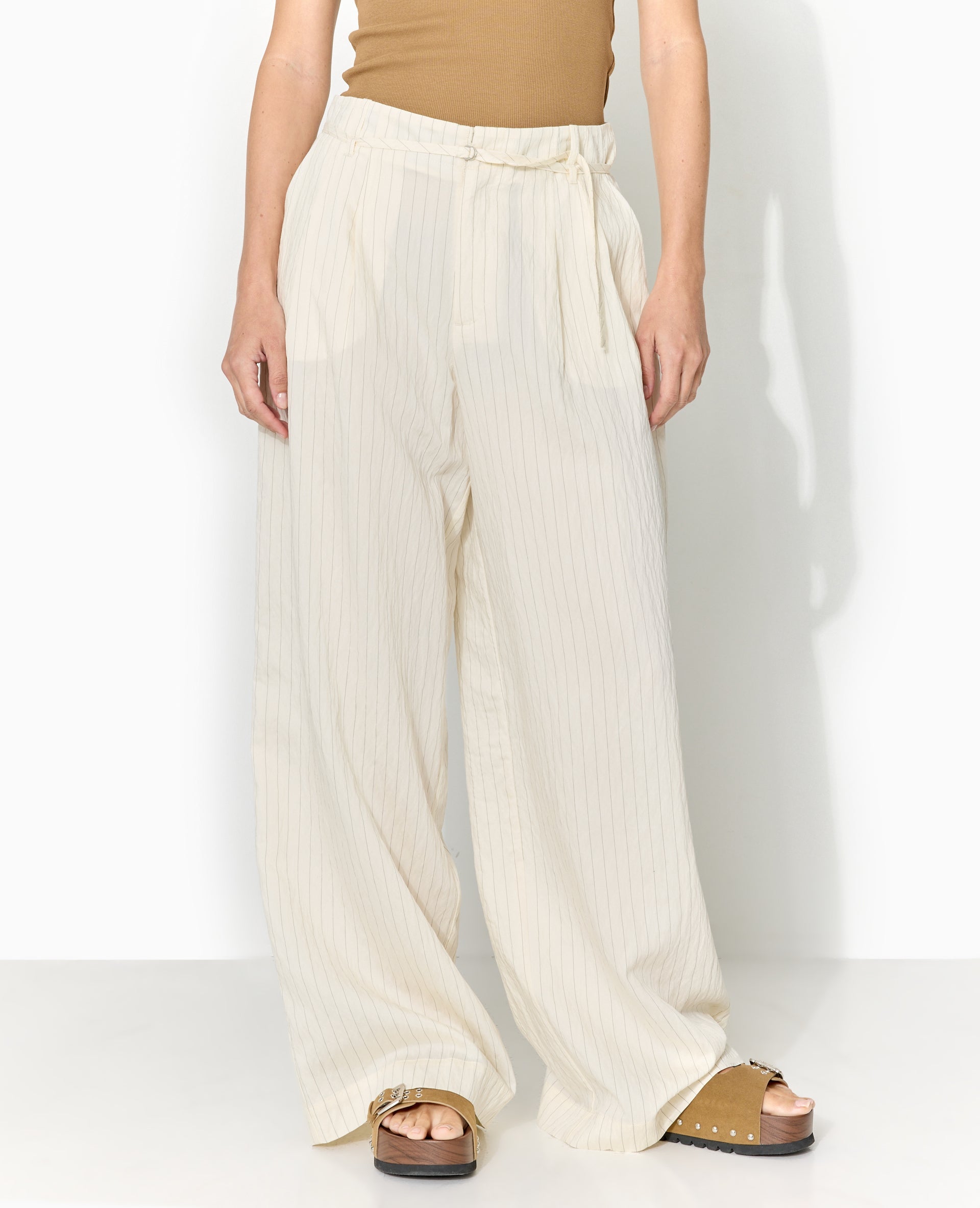 Pantalon large rayé taille haute avec ceinture