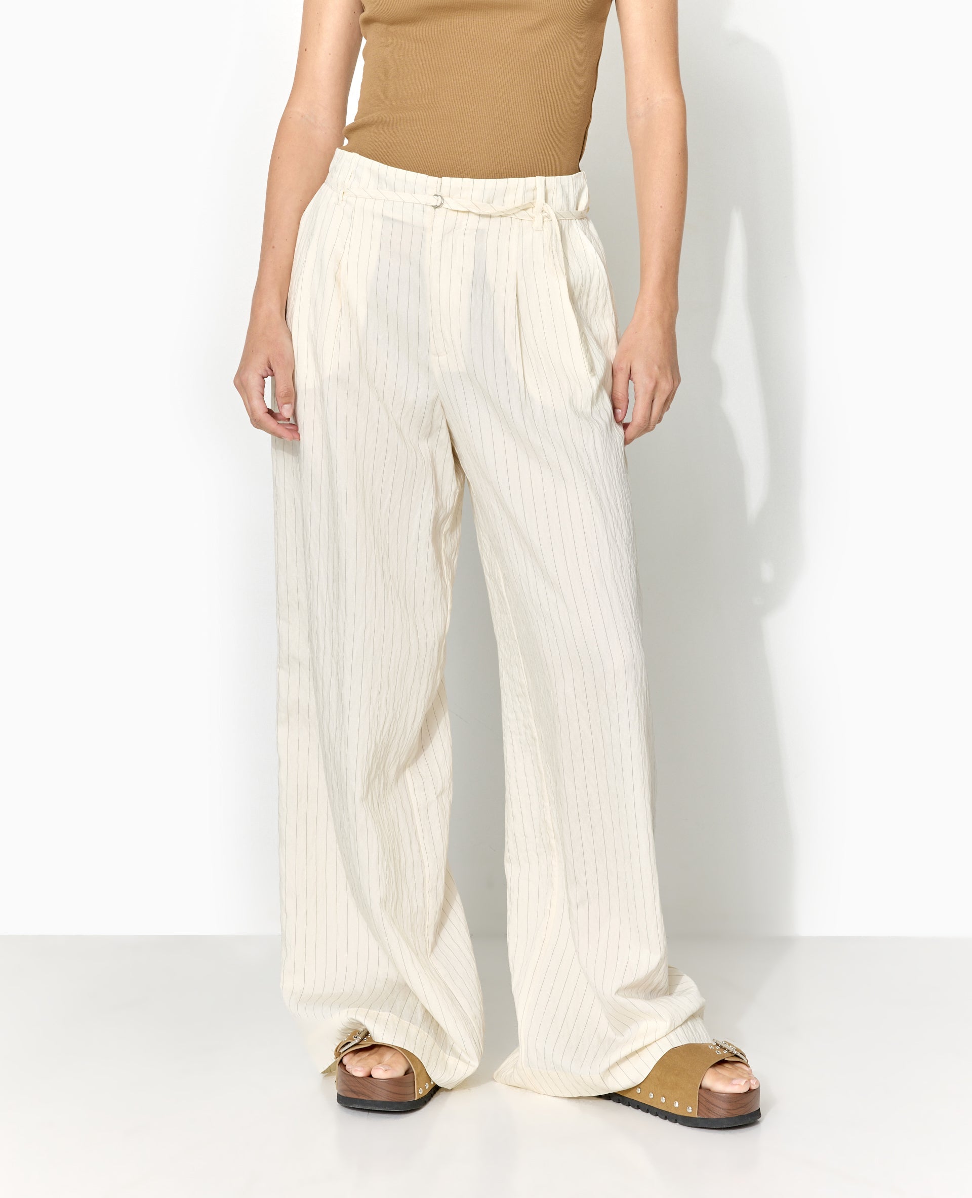 Pantalon large rayé taille haute avec ceinture
