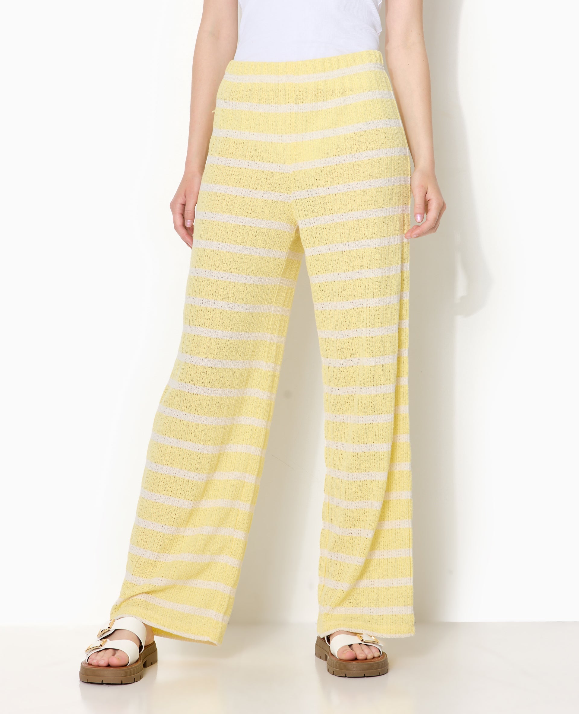 Pantalon droit en maille fantaisie rayée