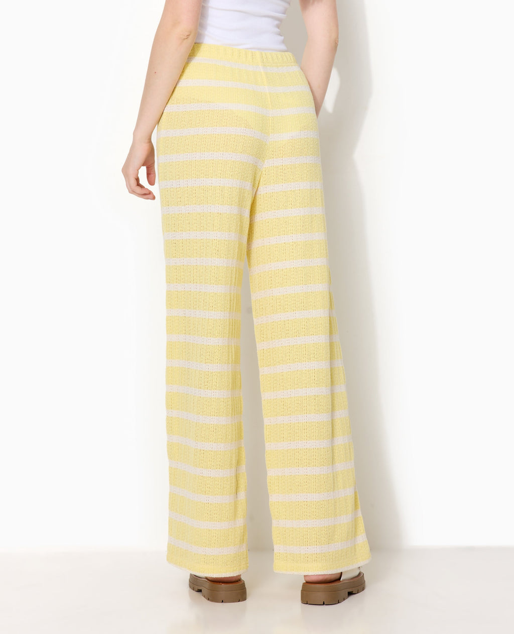 Pantalon droit en maille fantaisie rayée