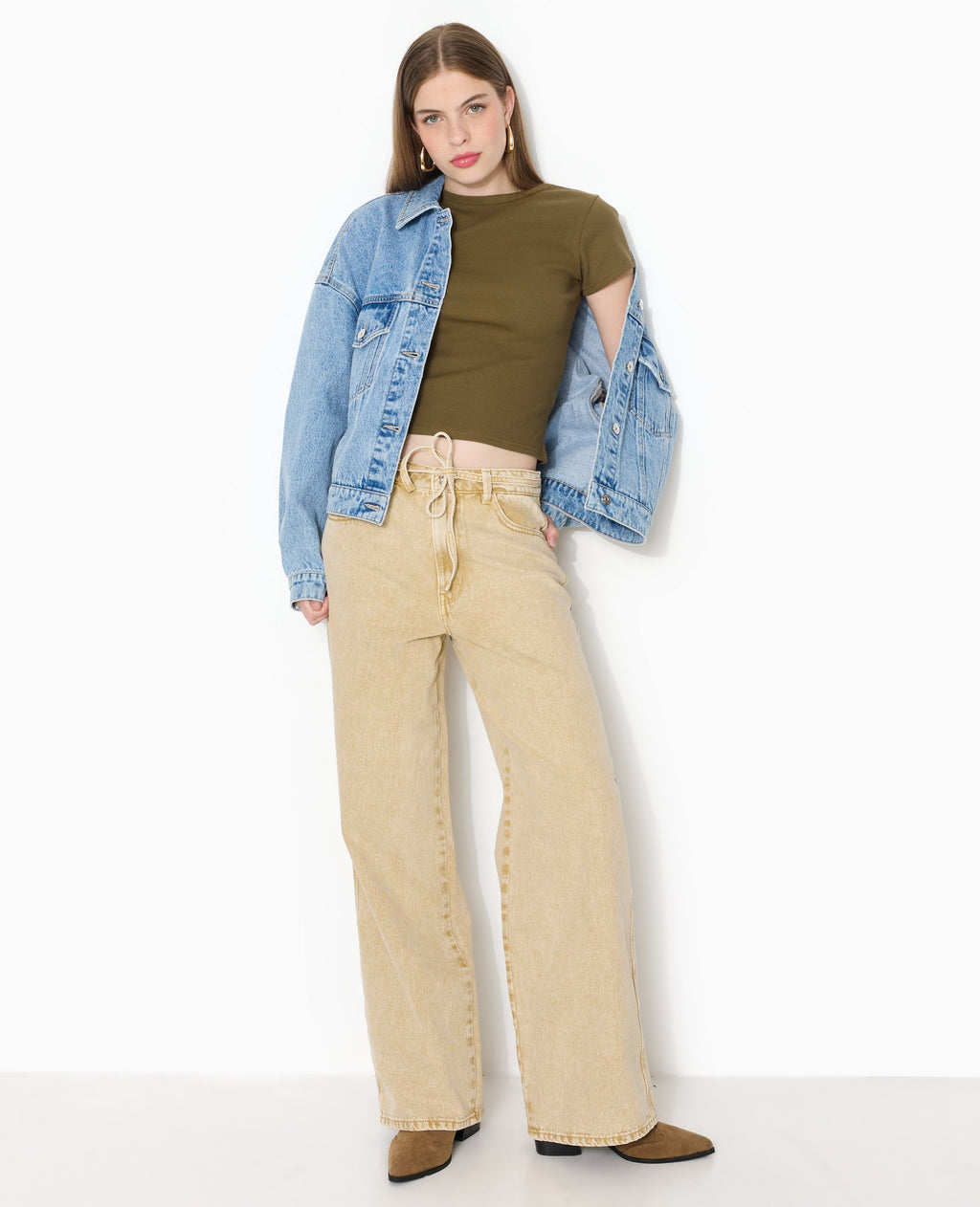 Jean baggy taille basse avec ceinture à nouer