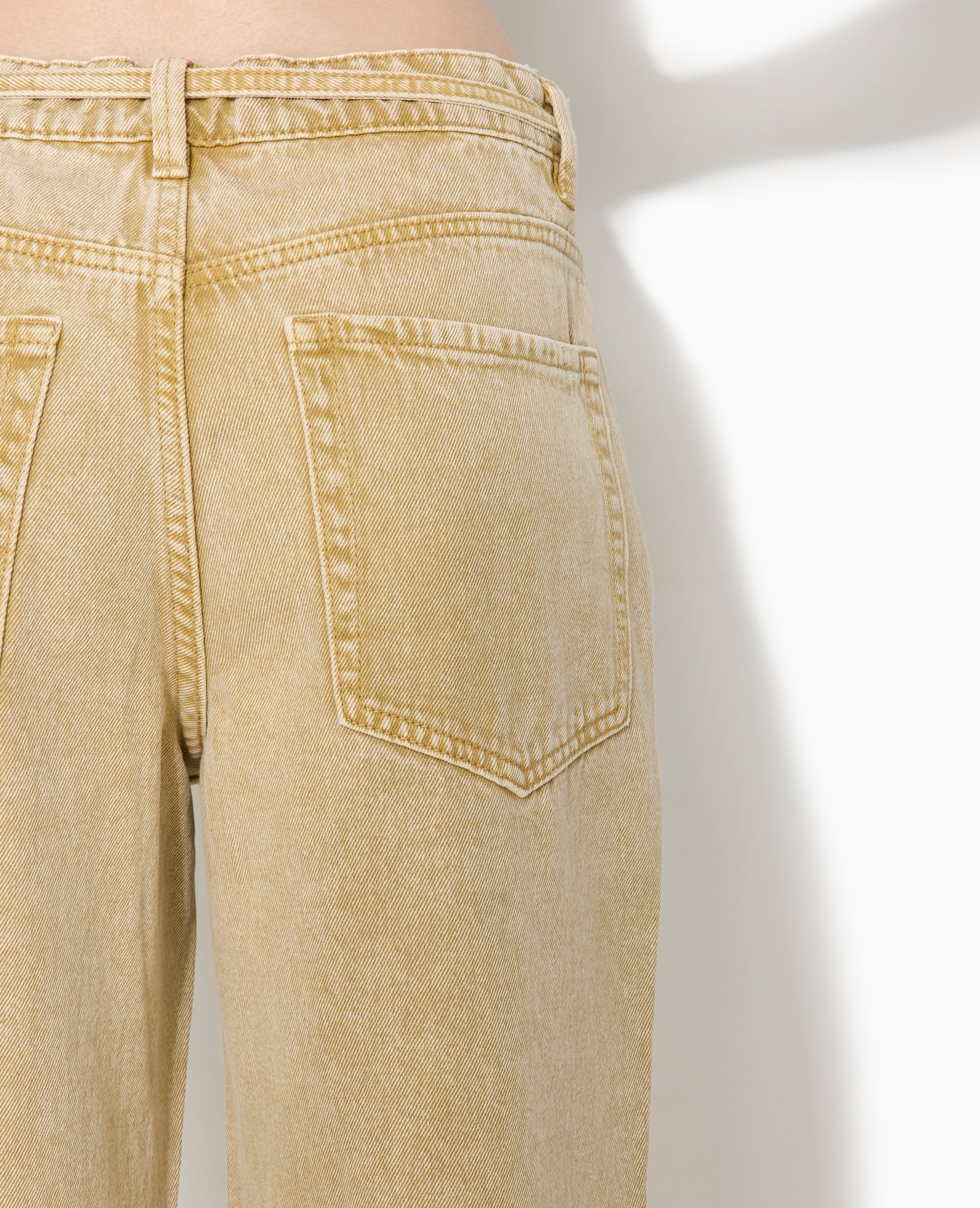 Jean baggy taille basse avec ceinture à nouer
