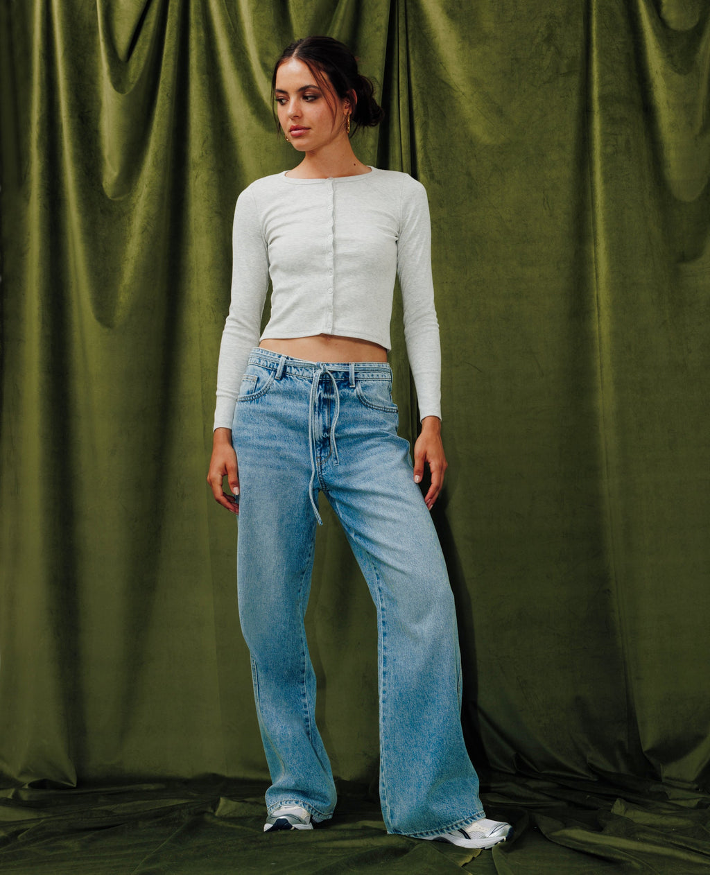 Jean baggy taille basse avec ceinture à nouer