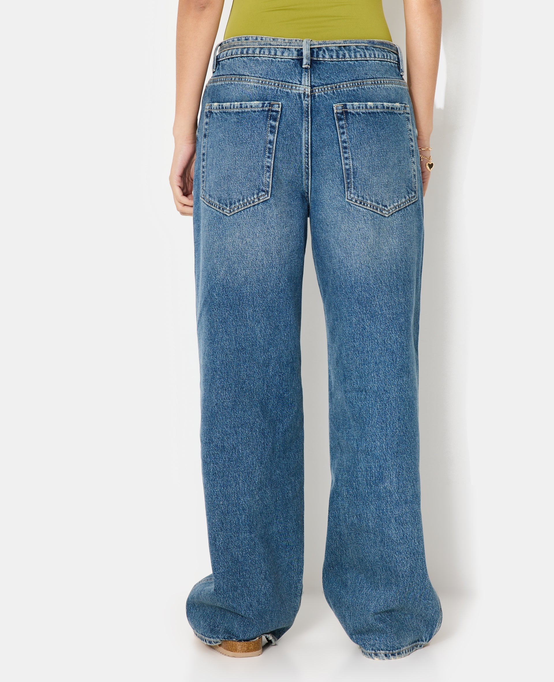 Jean baggy taille basse avec ceinture à nouer