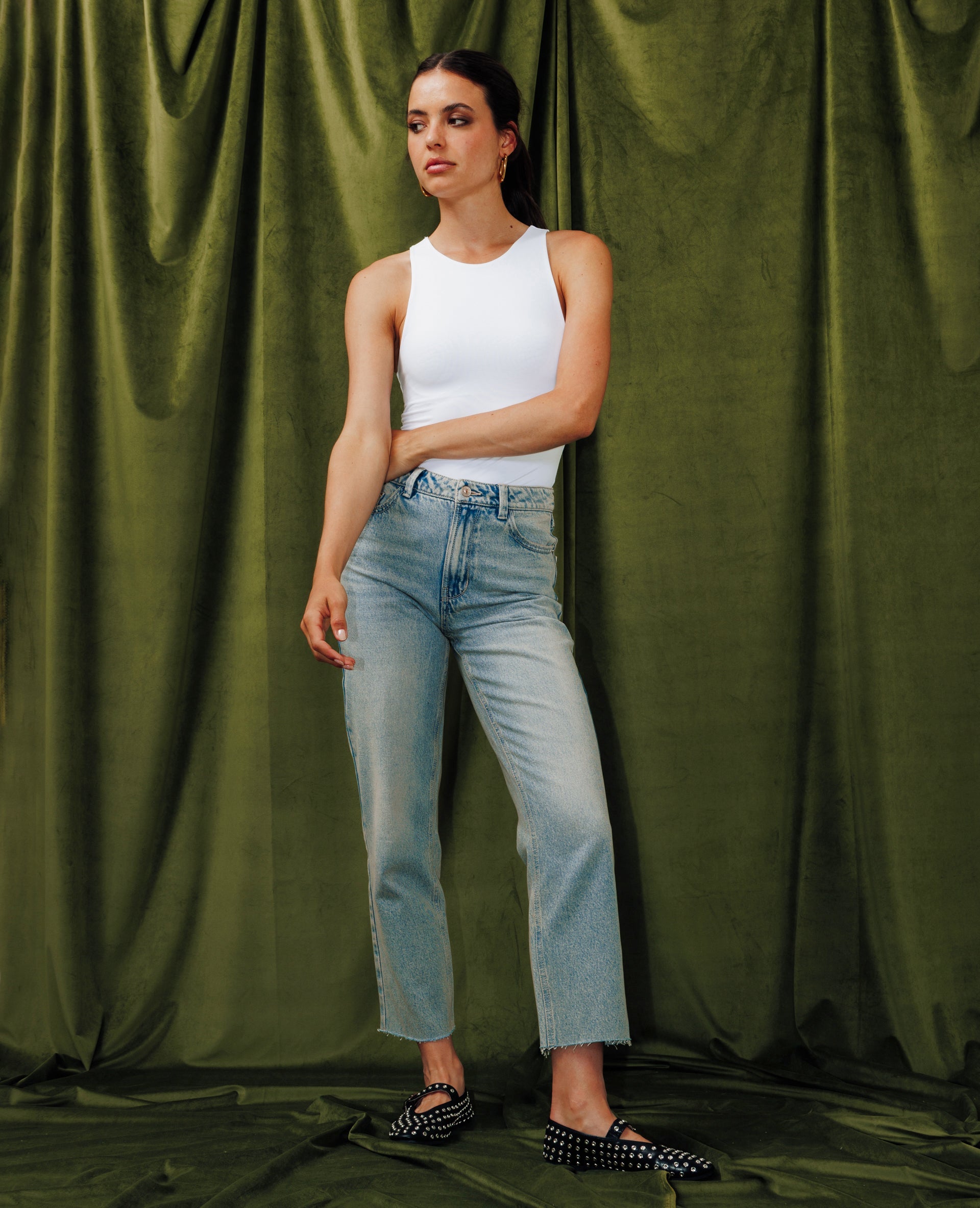 Jean straight taille haute bas coupé