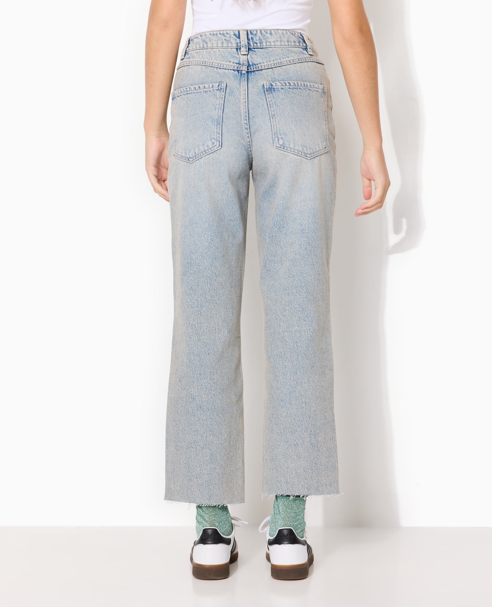 Jean straight taille haute bas coupé