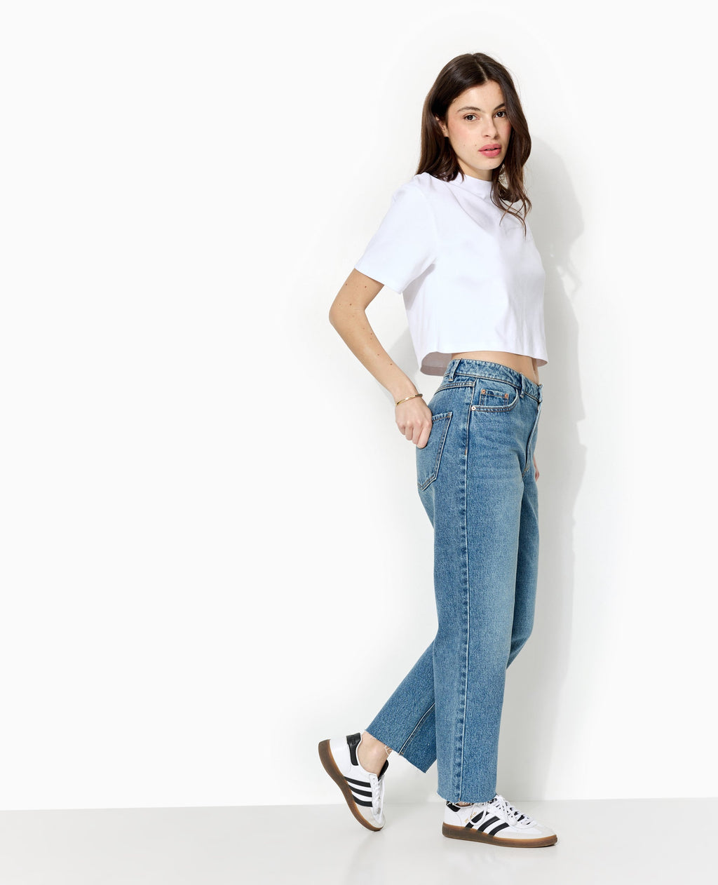 Jean straight taille haute bas coupés