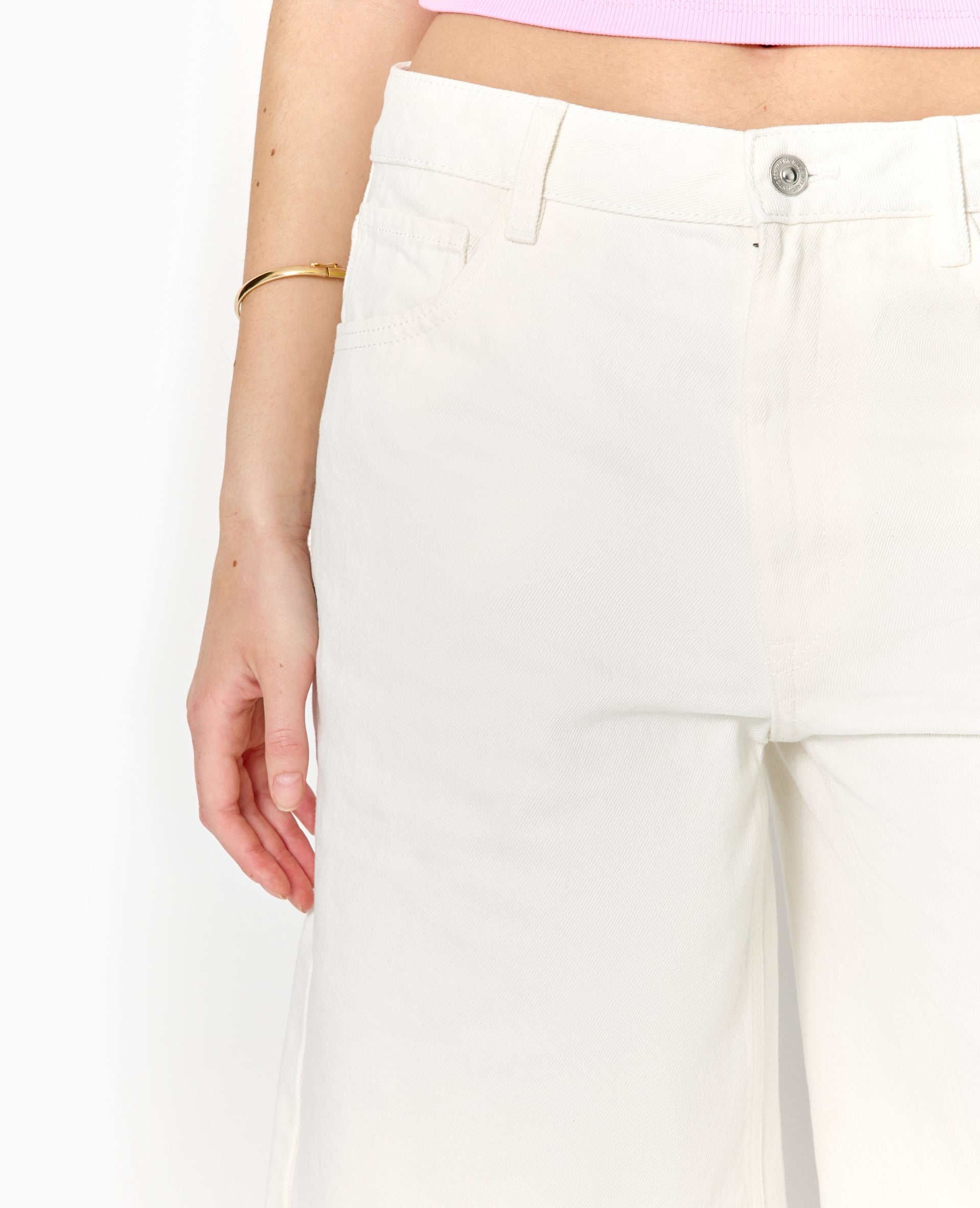 Bermuda large en jean taille basse bas coupés