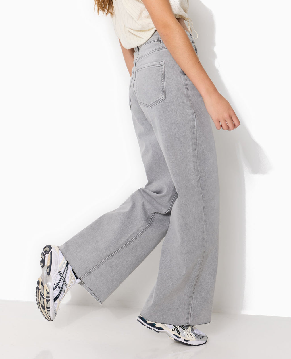 J71-1 / Jean wide taille haute avec bas coupés
