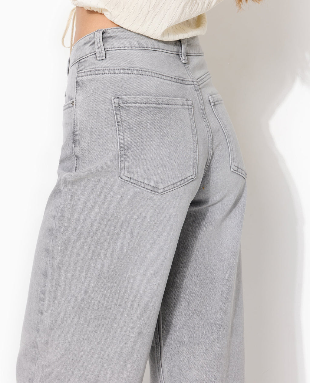 J71-1 / Jean wide taille haute avec bas coupés