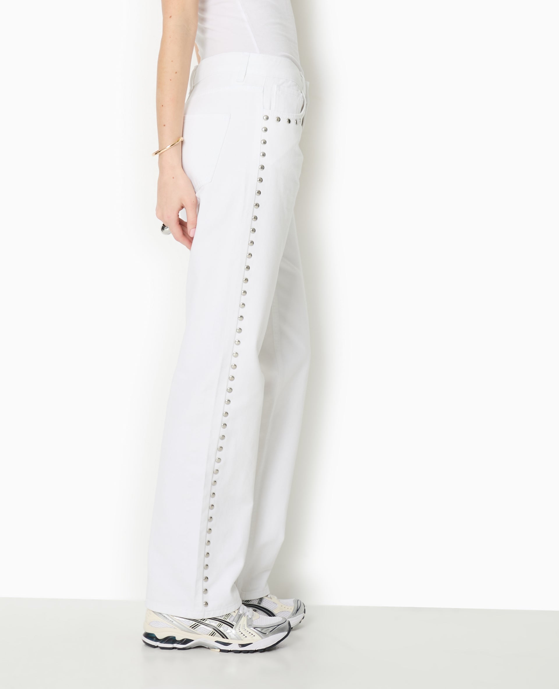 Jean straight taille basse avec clous