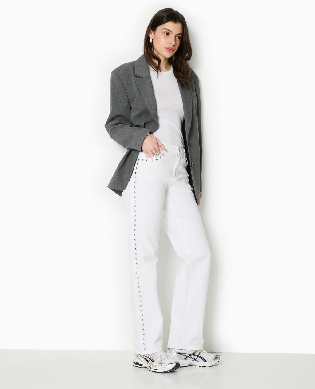Jean straight taille basse avec clous