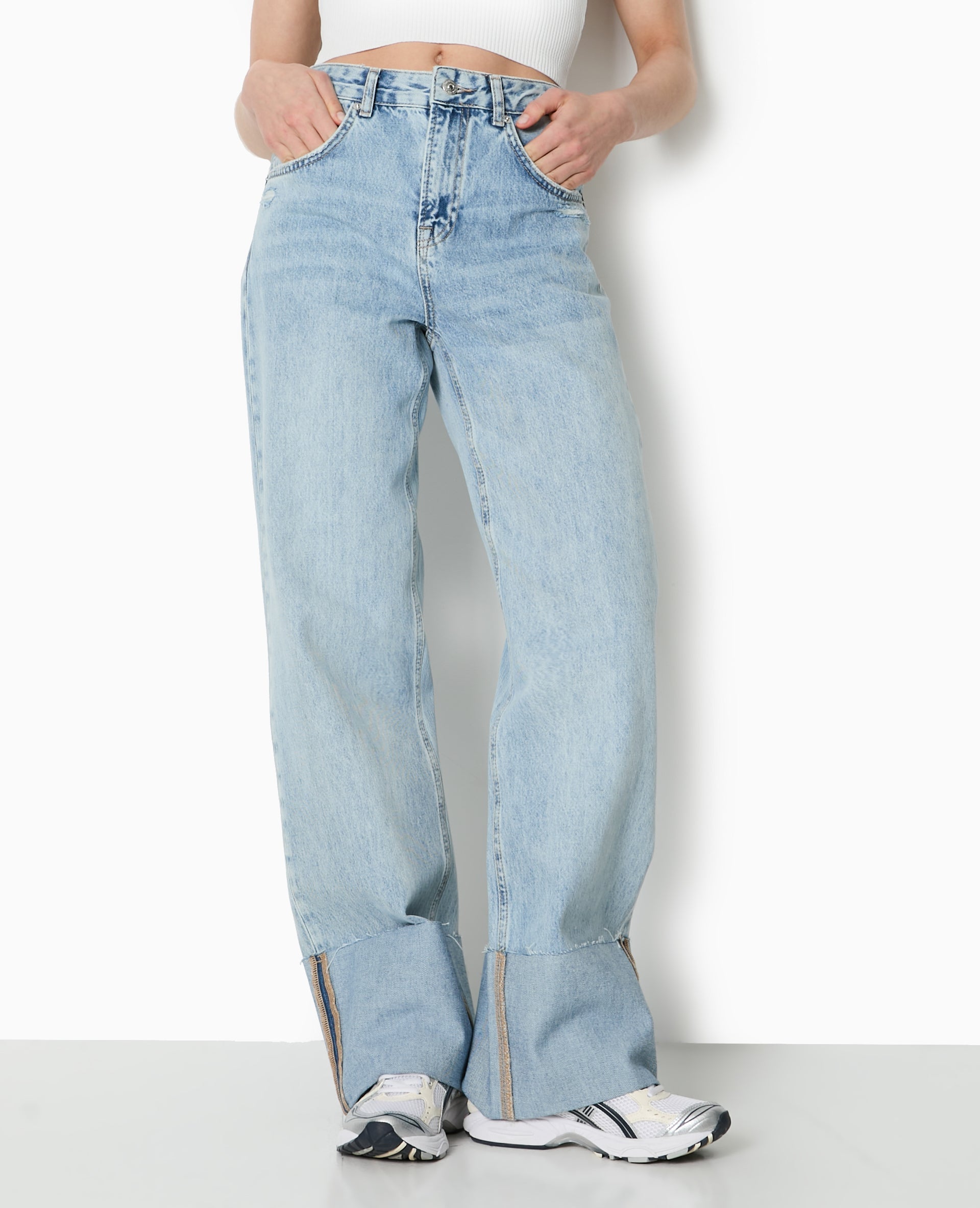 Jean droit taille regular avec revers cousus
