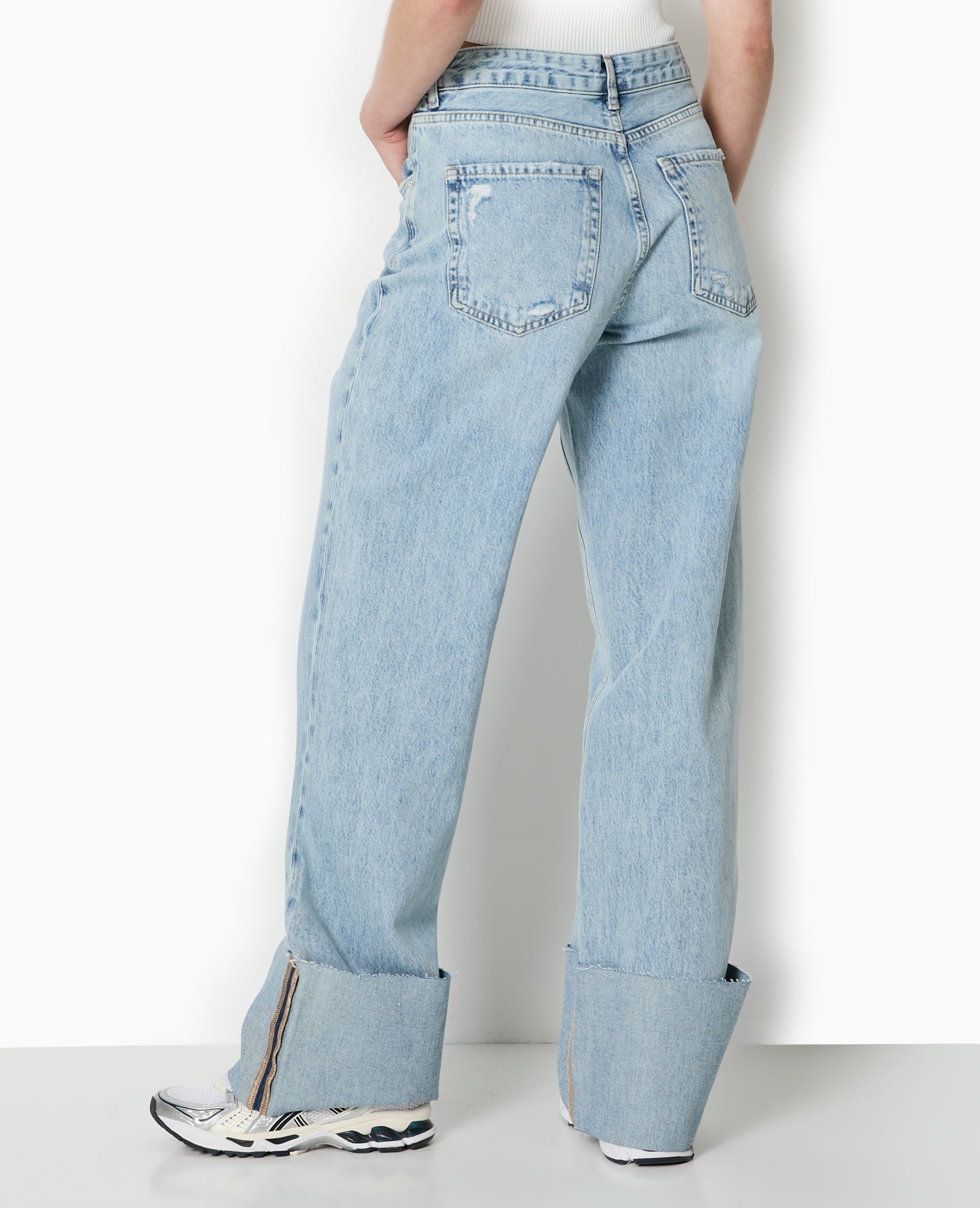 Jean droit taille regular avec revers cousus